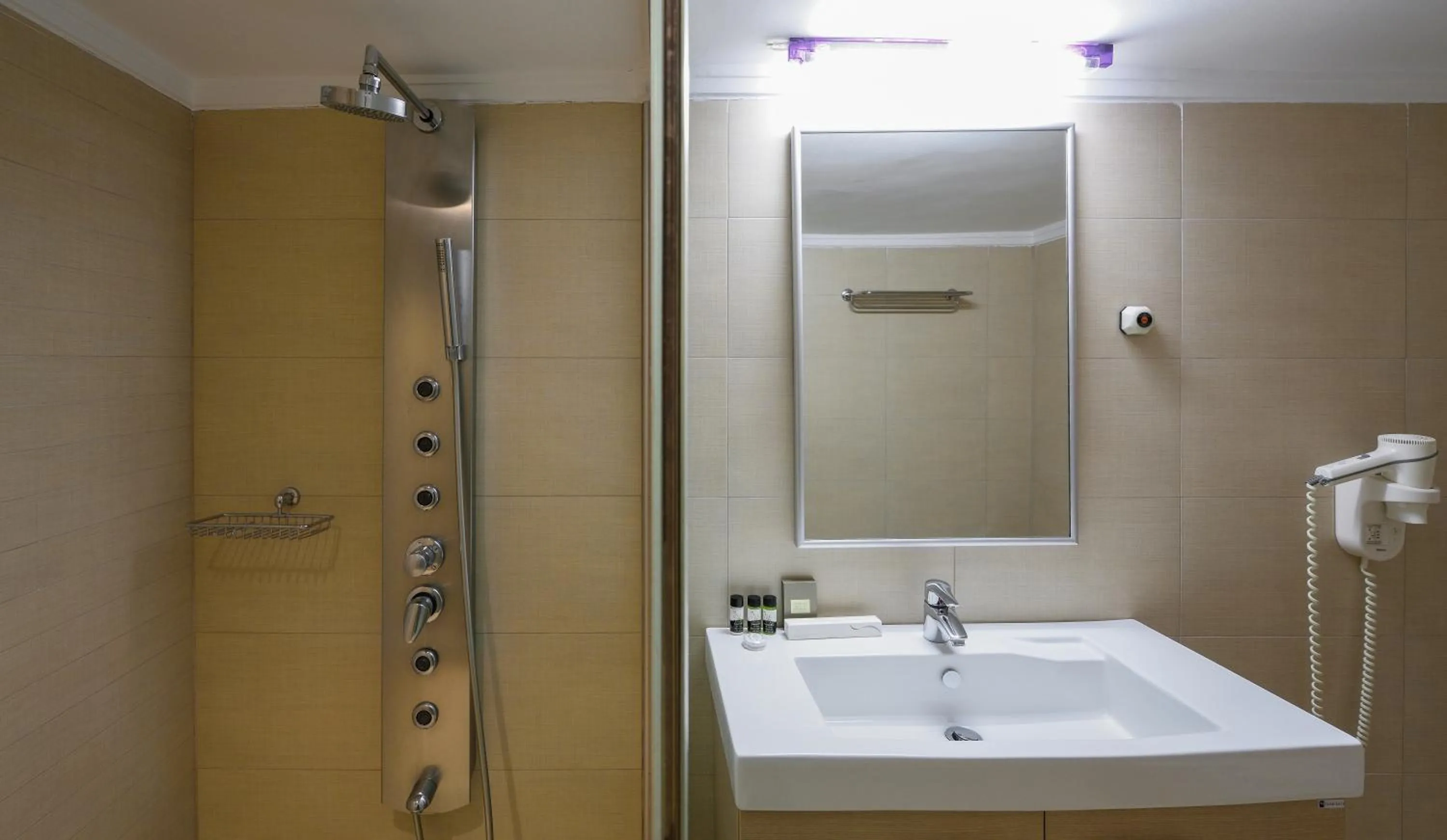 Shower in Mendi Hotel