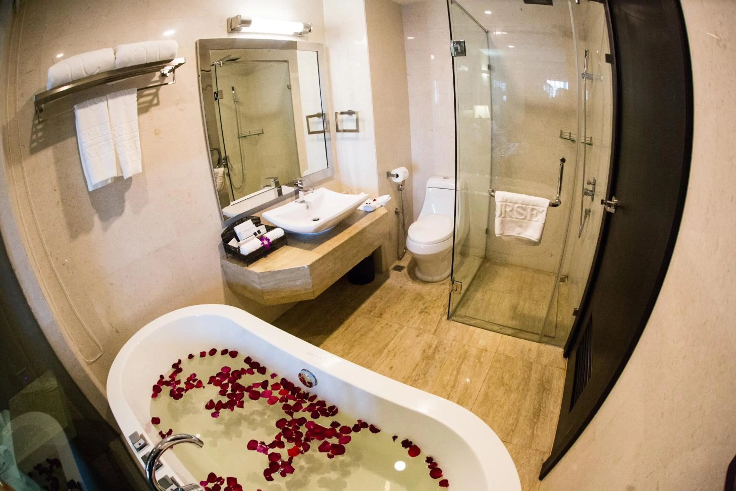 Royale Signature Hotel