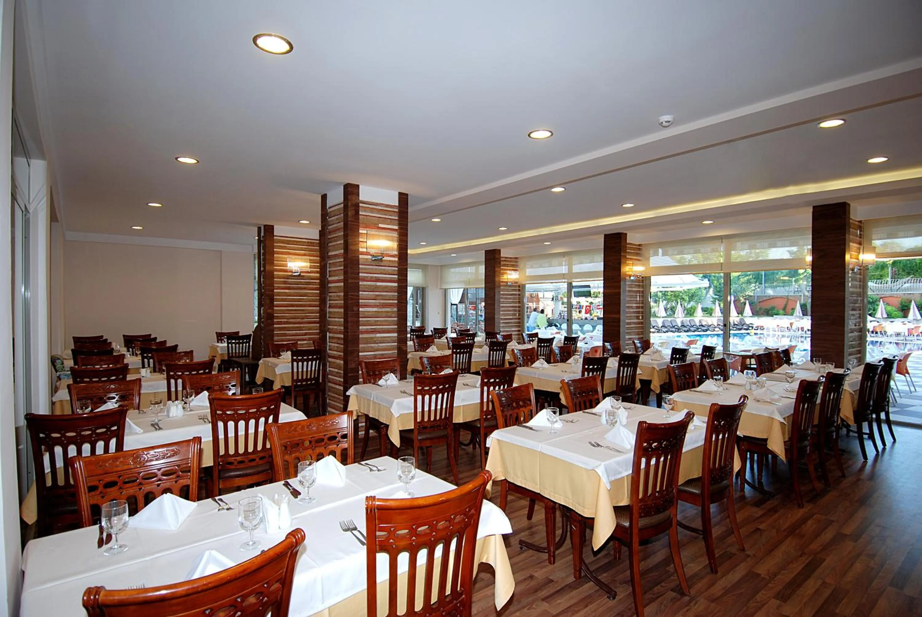 Restaurant/places to eat in Grand Okan Hotel