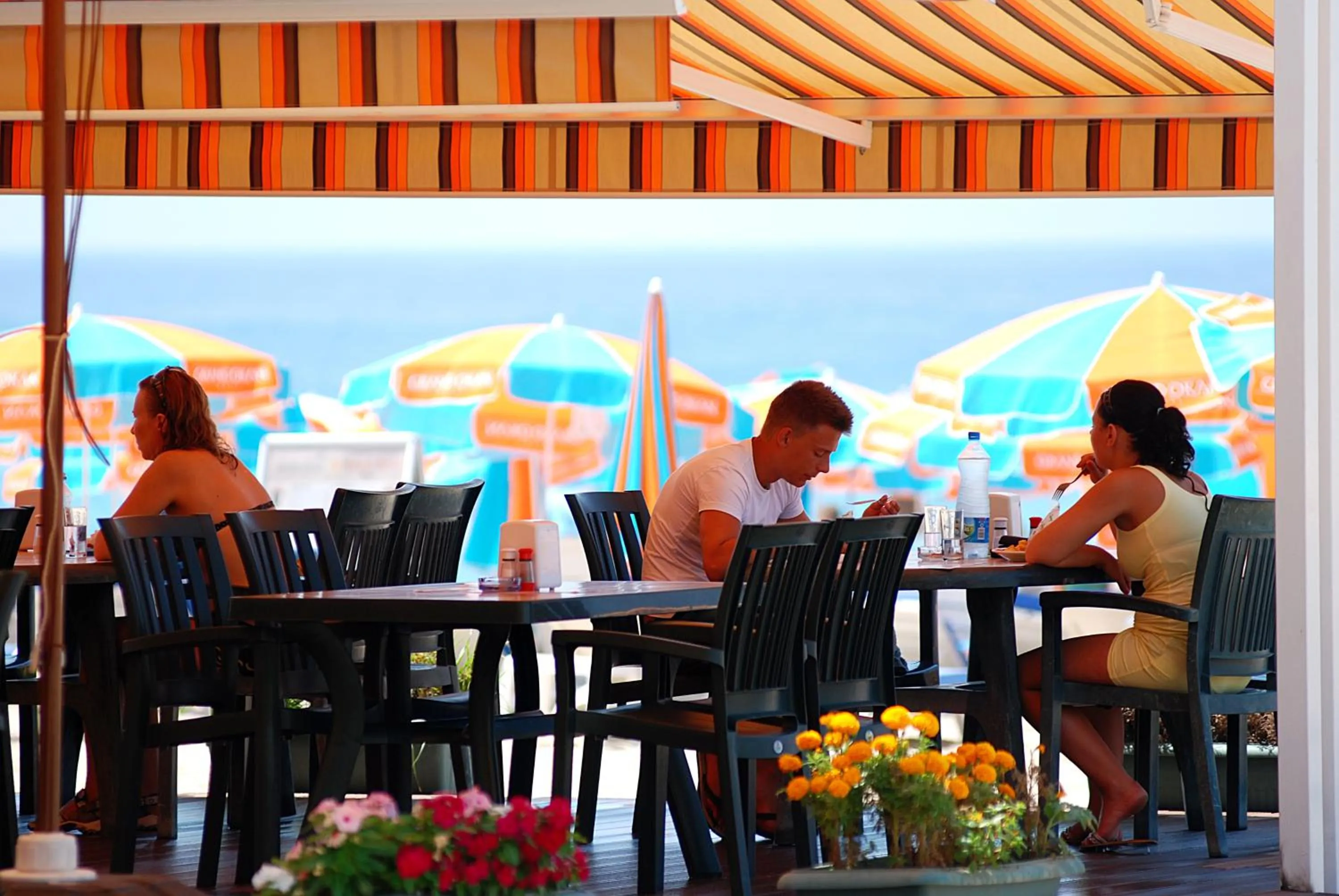 Restaurant/places to eat in Grand Okan Hotel