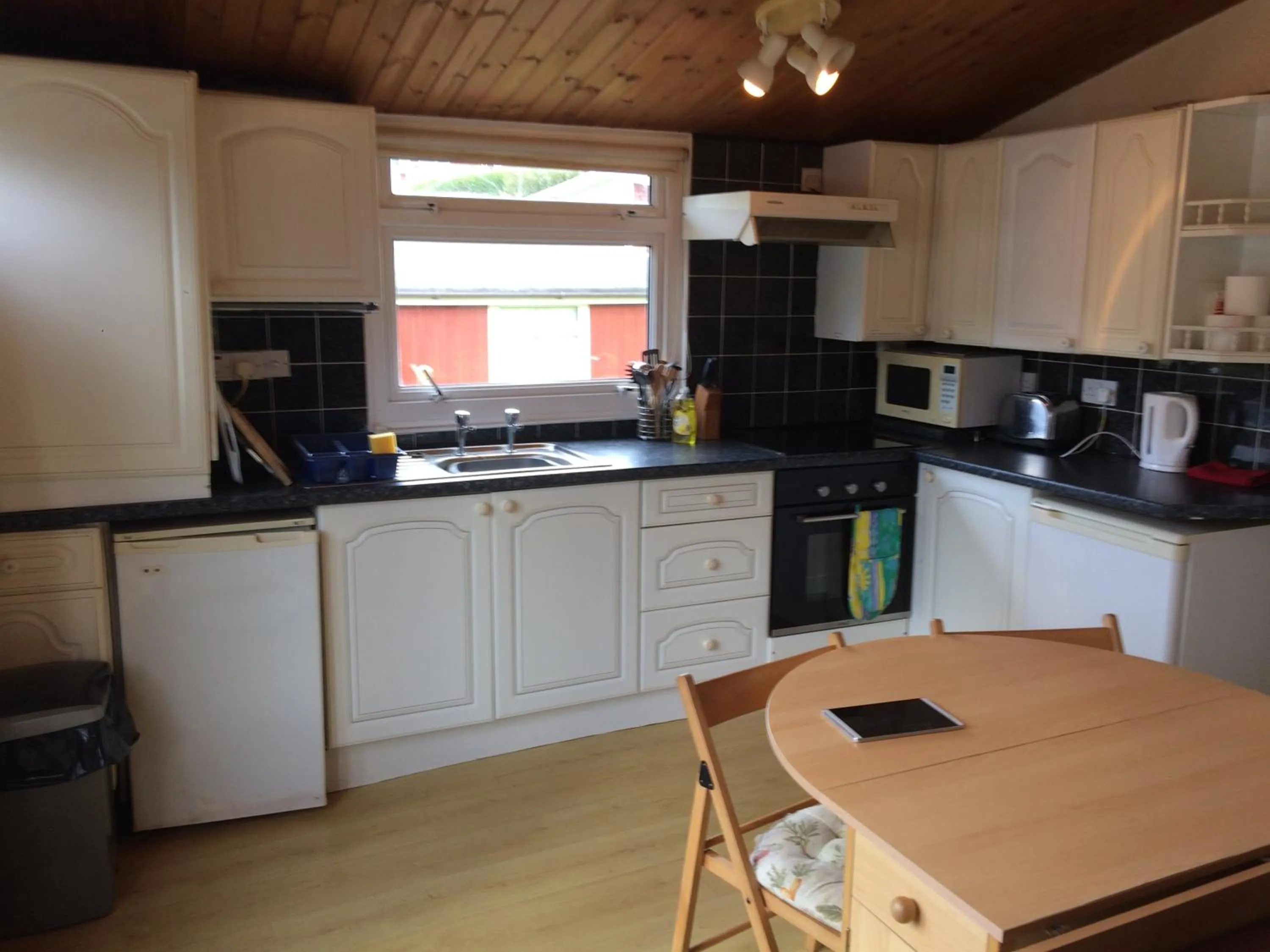 Kitchen or kitchenette in Pantyrathro International Hostel