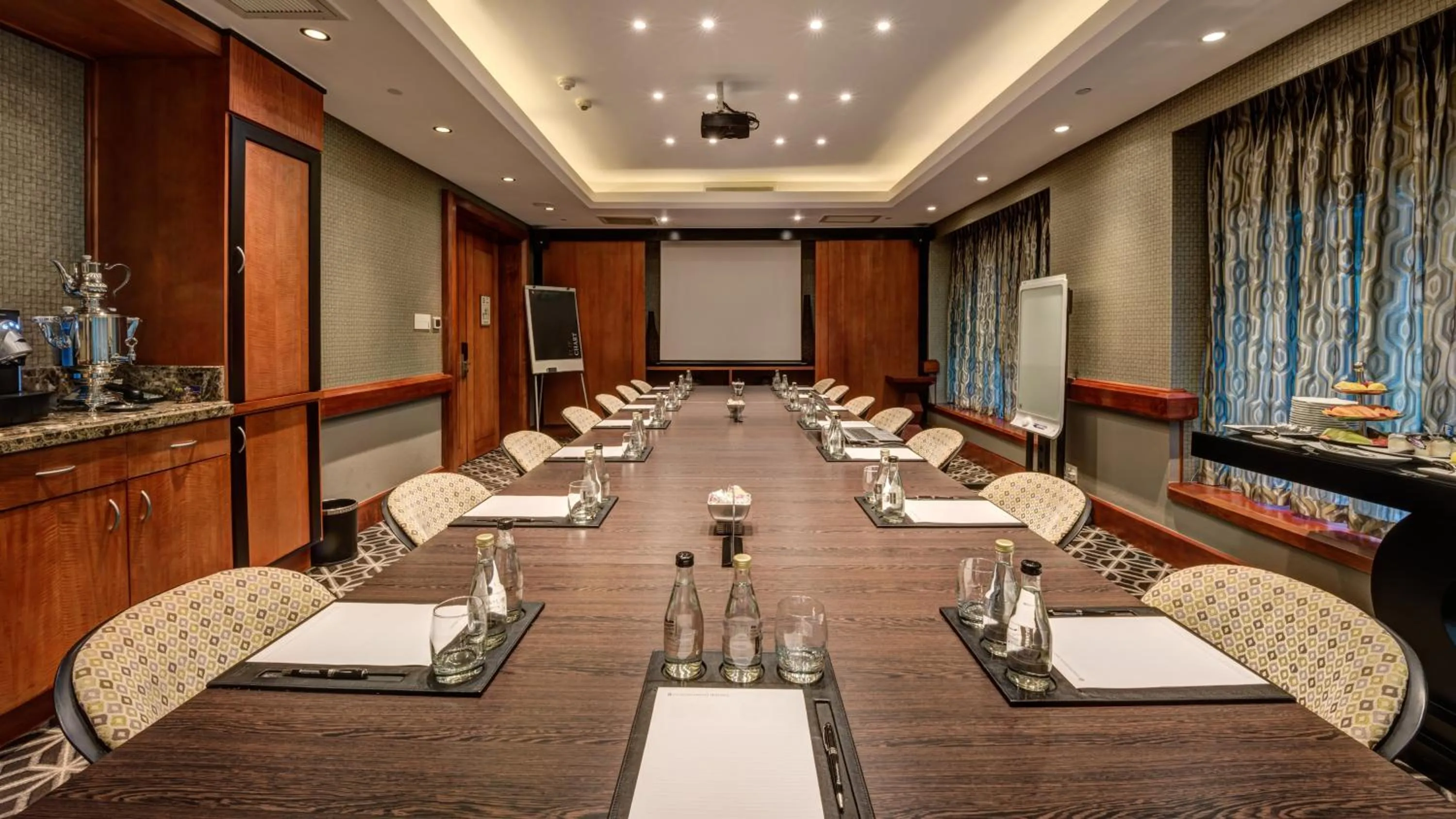 Meeting/conference room in InterContinental Johannesburg OR Tambo Airport Hotel by IHG