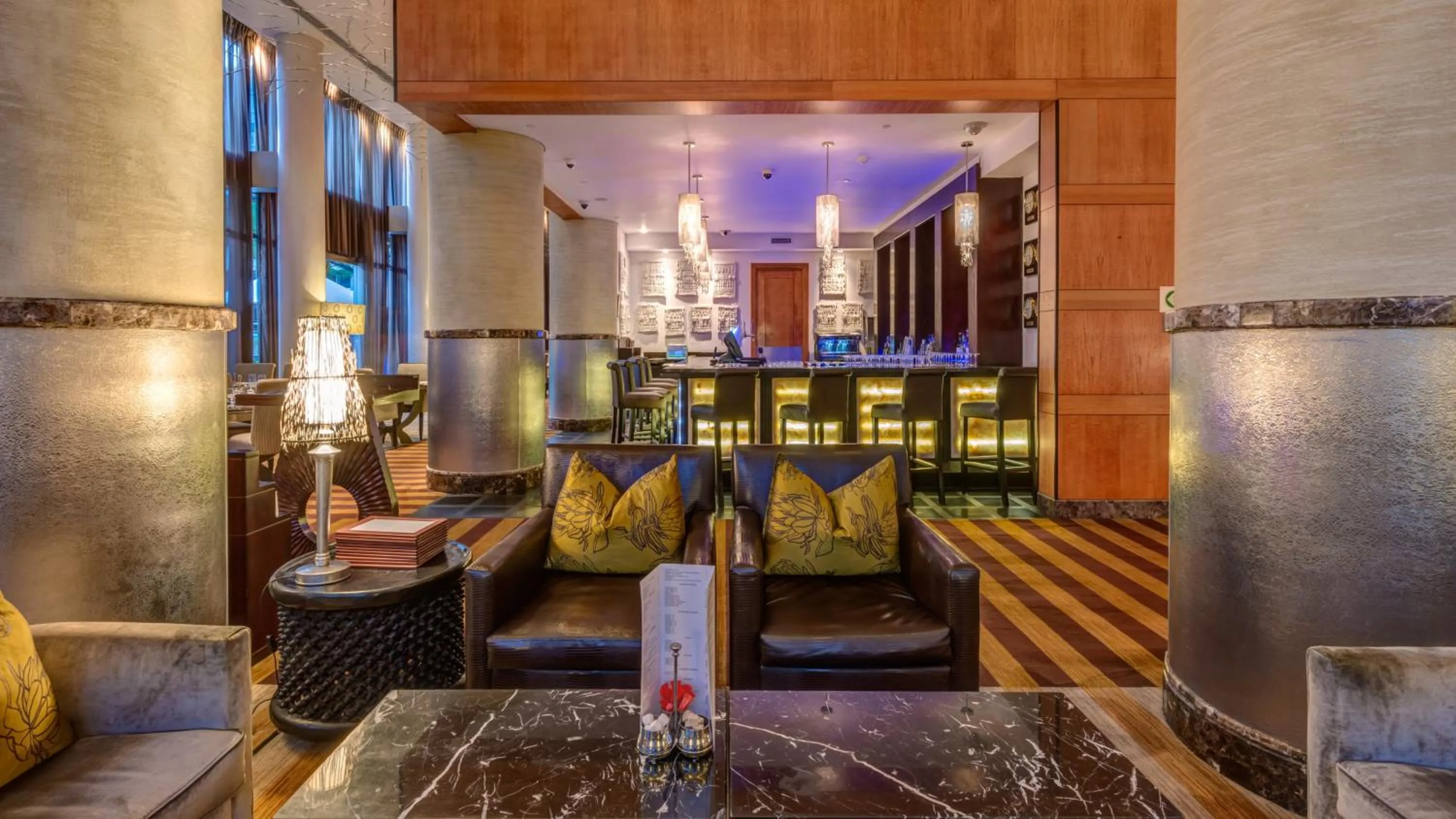 Lounge or bar in InterContinental Johannesburg OR Tambo Airport Hotel by IHG