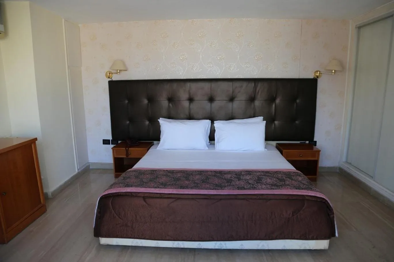 Balcony/Terrace, Bed in Charles Hotel