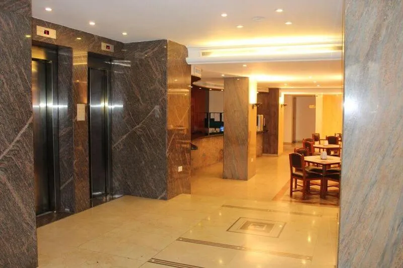 Restaurant/places to eat in Charles Hotel