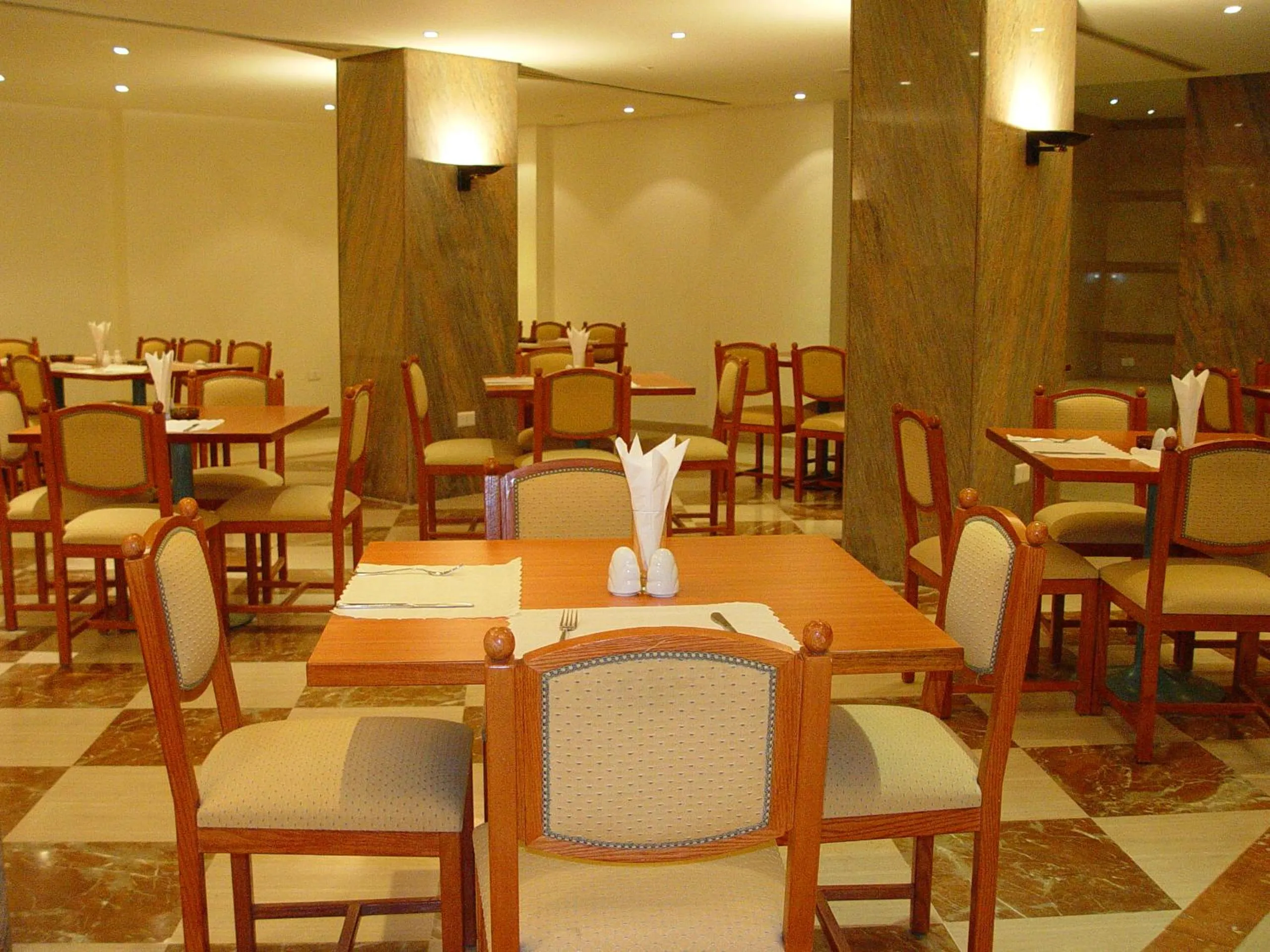 Restaurant/places to eat in Charles Hotel