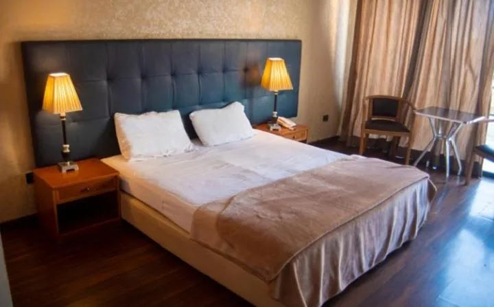 Photo of the whole room, Bed in Charles Hotel