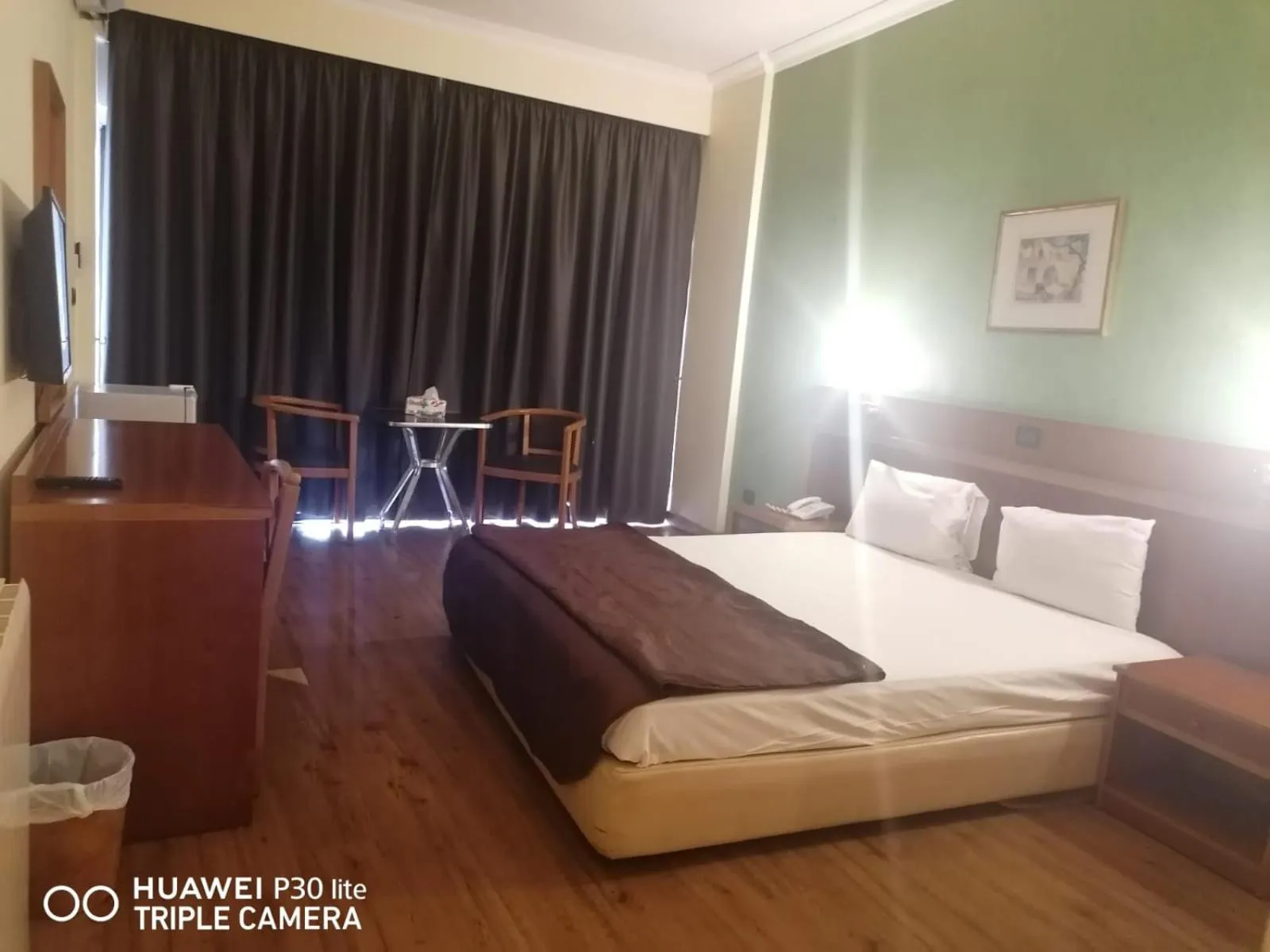 Photo of the whole room, Bed in Charles Hotel