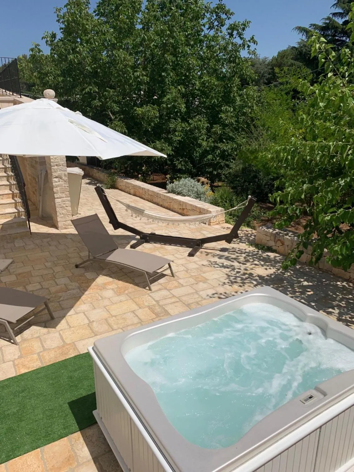 Open Air Bath in I Trulli del Tupparello