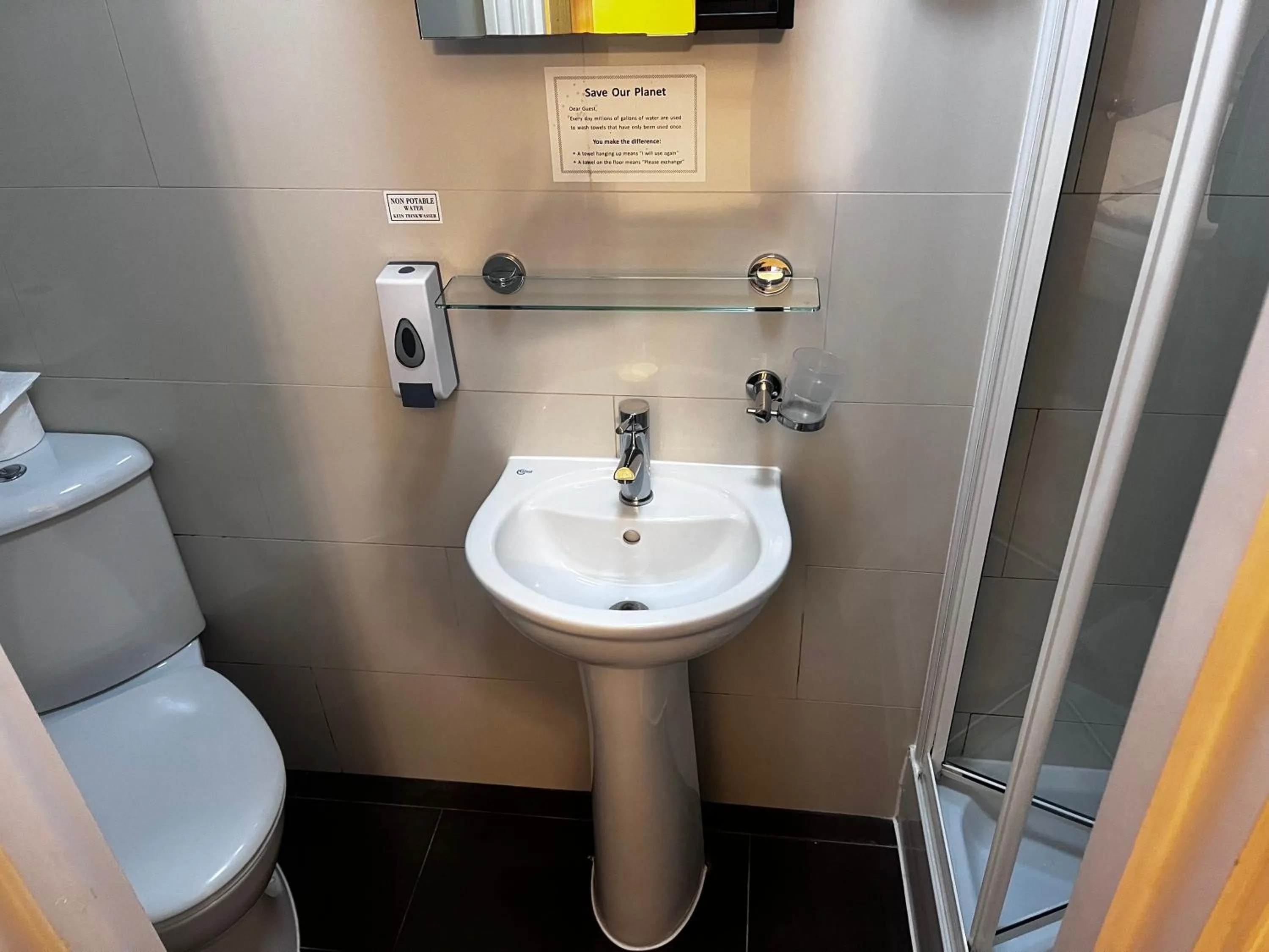 Bathroom in Shakespeare Hotel