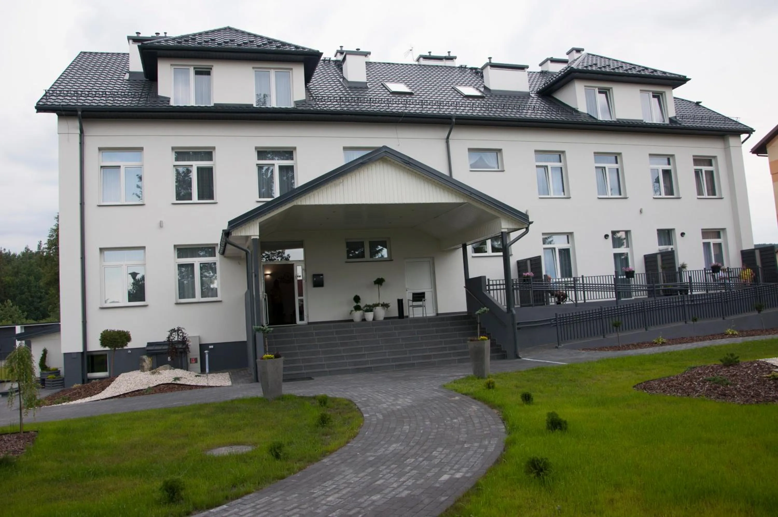 Facade/entrance in Hotel Roztocze