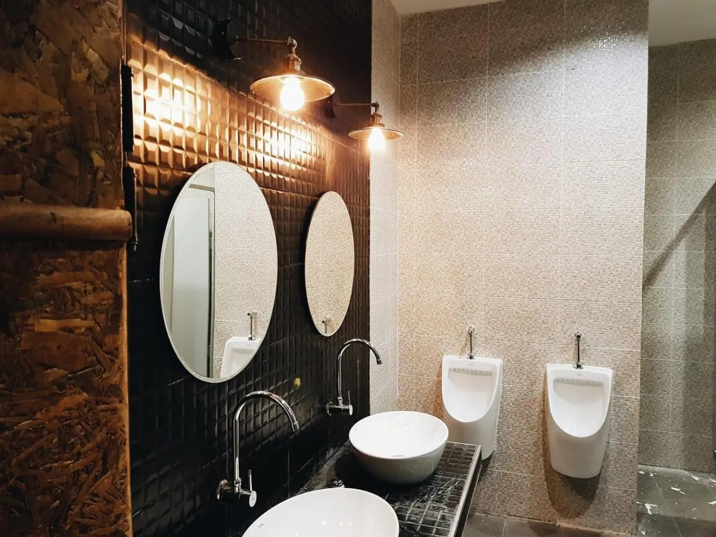 Bathroom in Rowhou8e Hostel Hua Hin 106