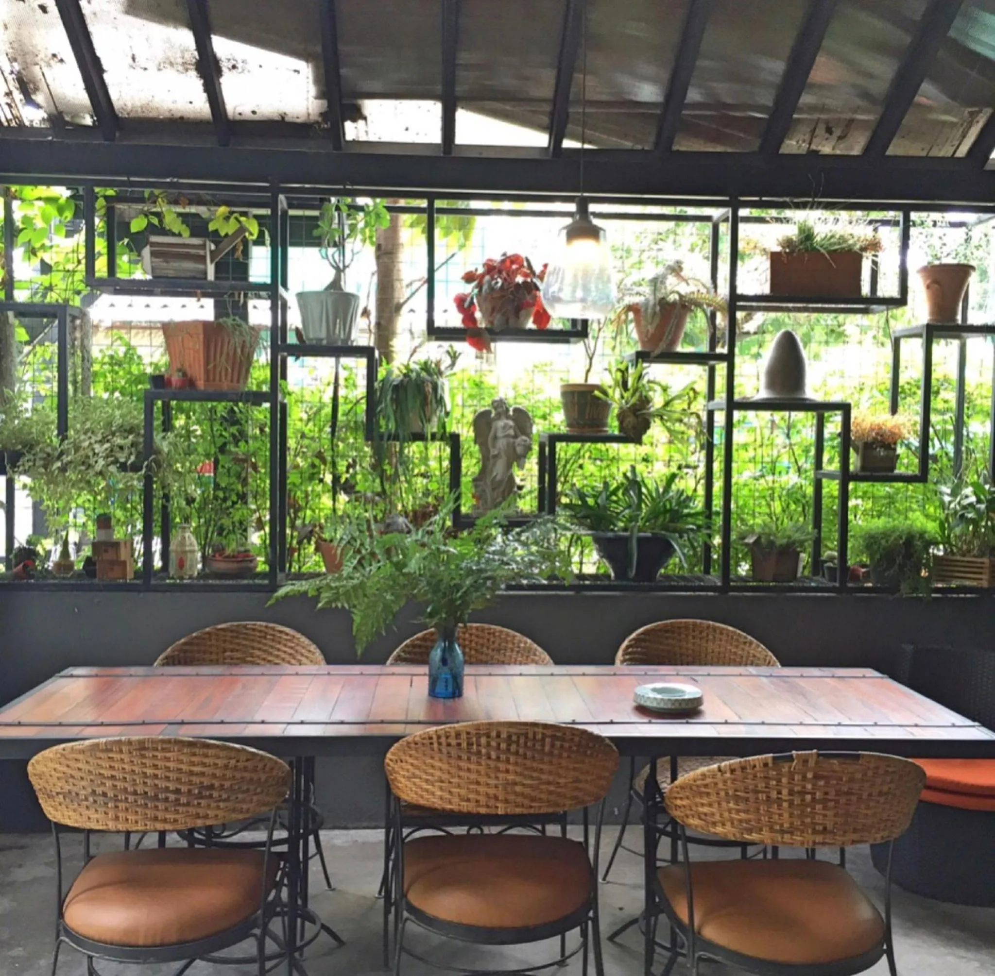 Restaurant/places to eat in Rowhou8e Hostel Hua Hin 106