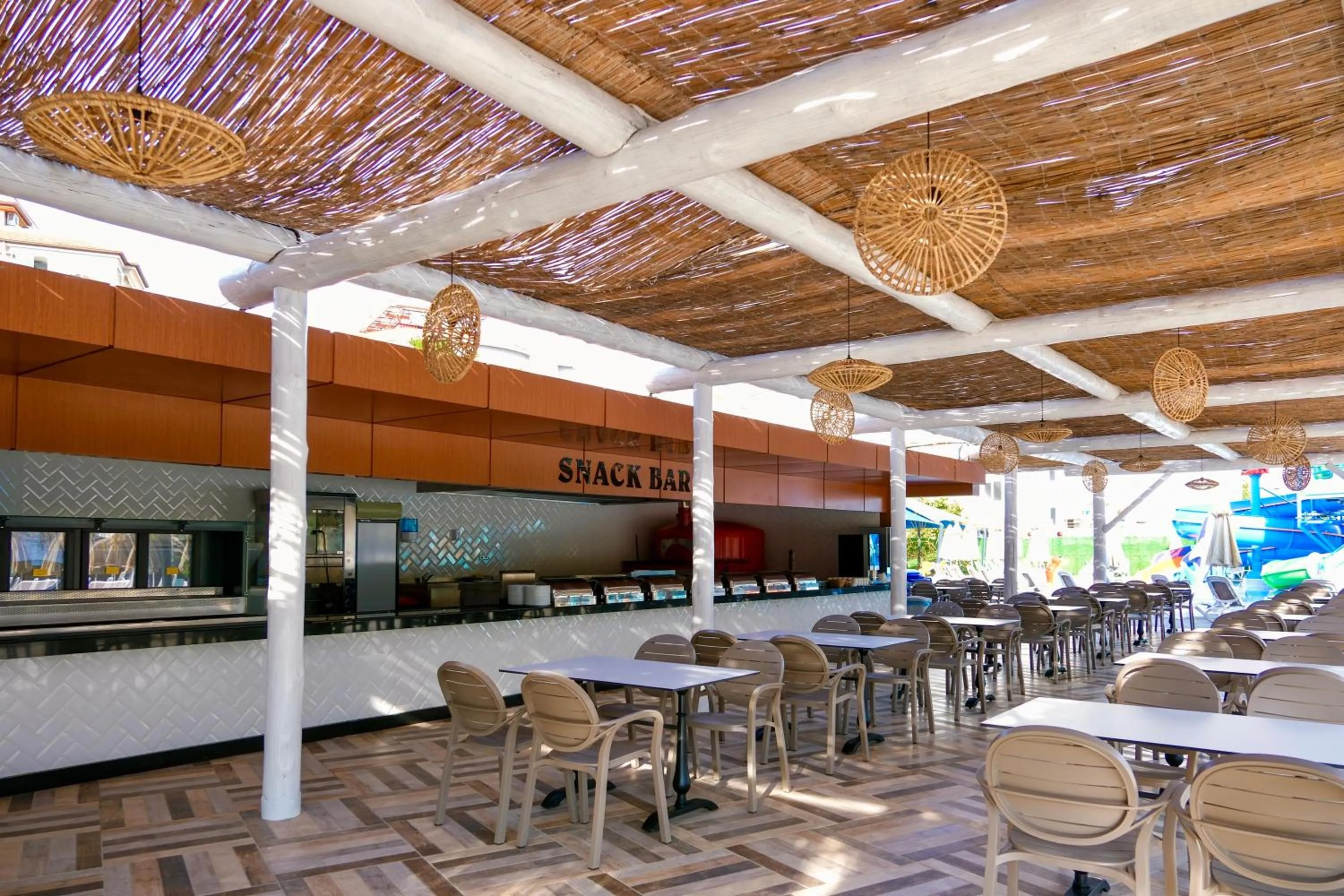 Restaurant/places to eat in Blue Wave Suite Hotel