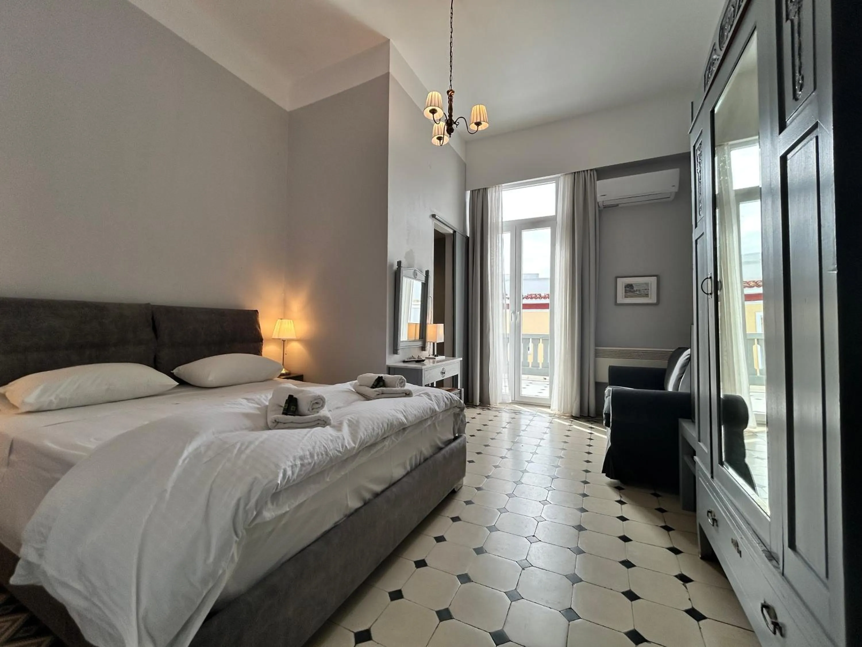 Bed in Tinion Urban Hotel