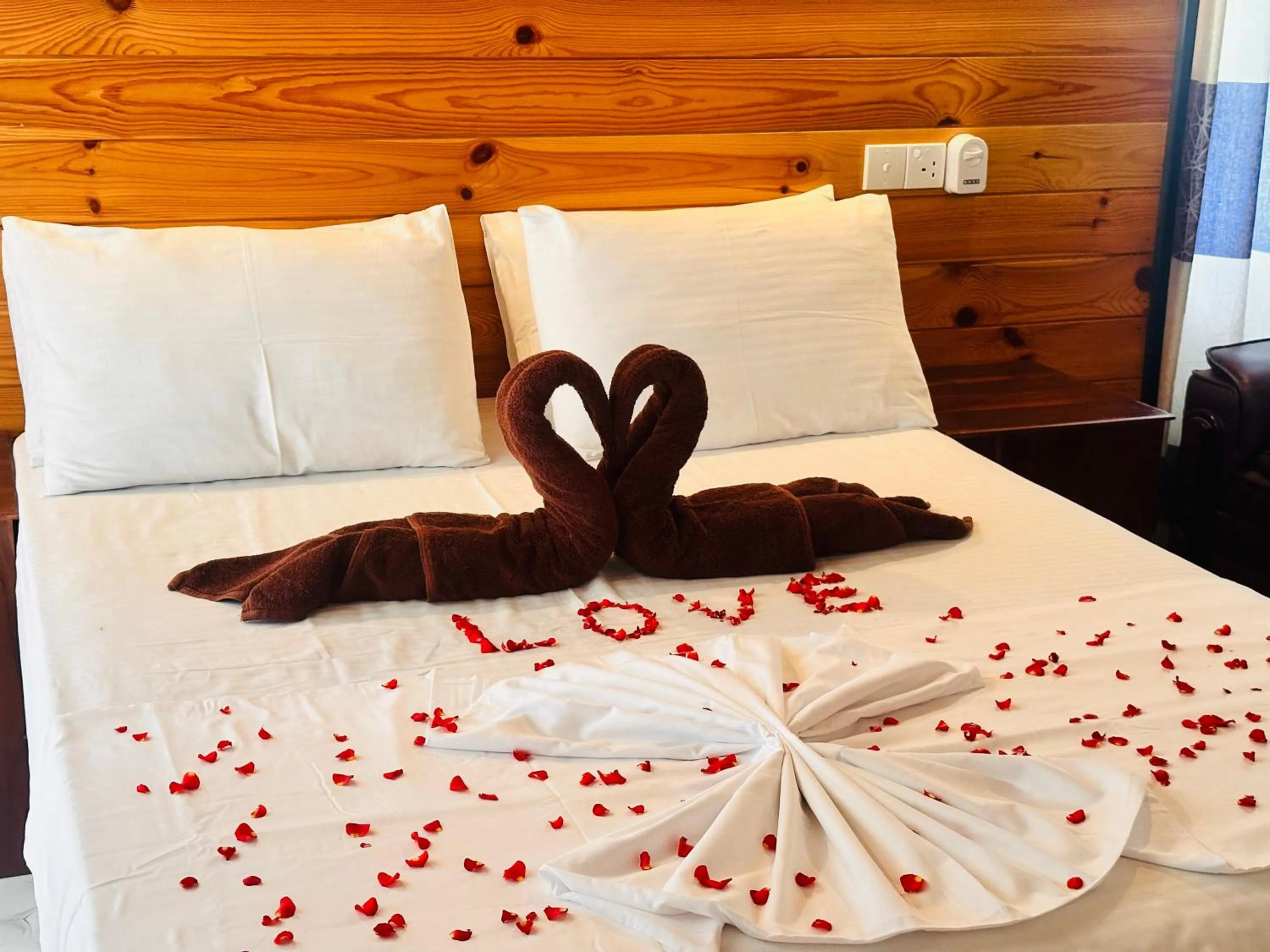 Bed in Rekawa Turtle Gate Hotel