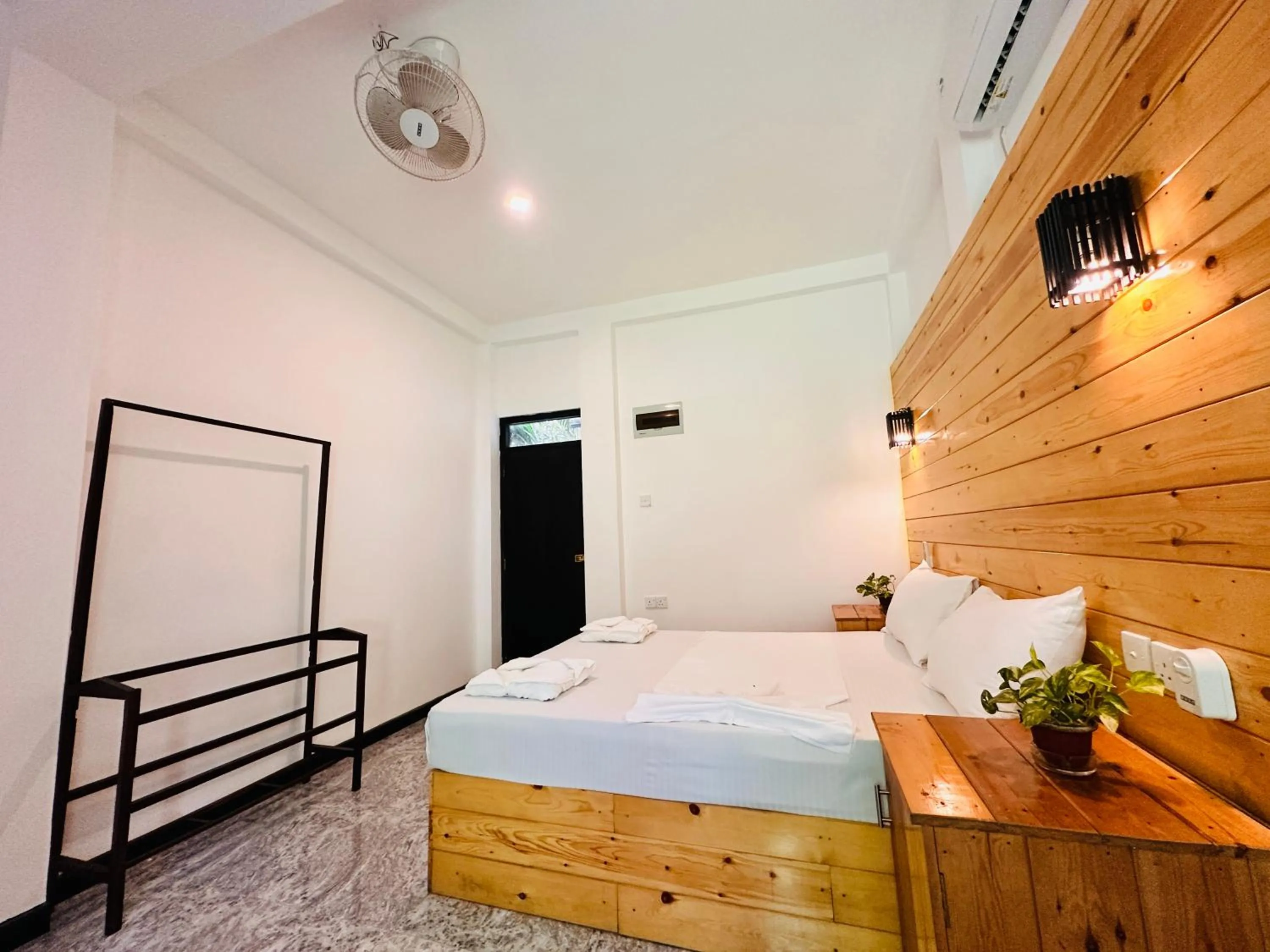 Bed in Rekawa Turtle Gate Hotel