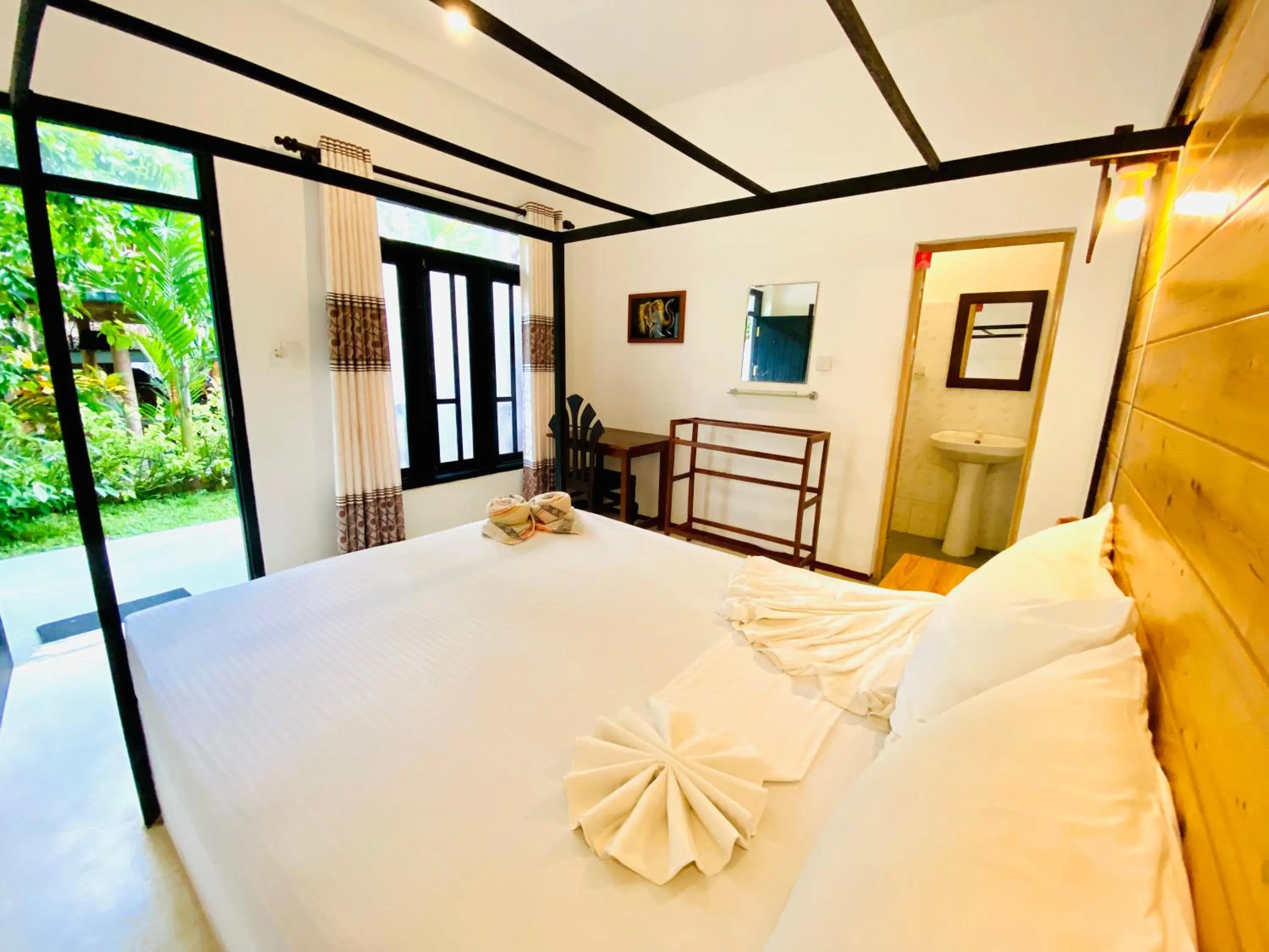 Bed in Rekawa Turtle Gate Hotel