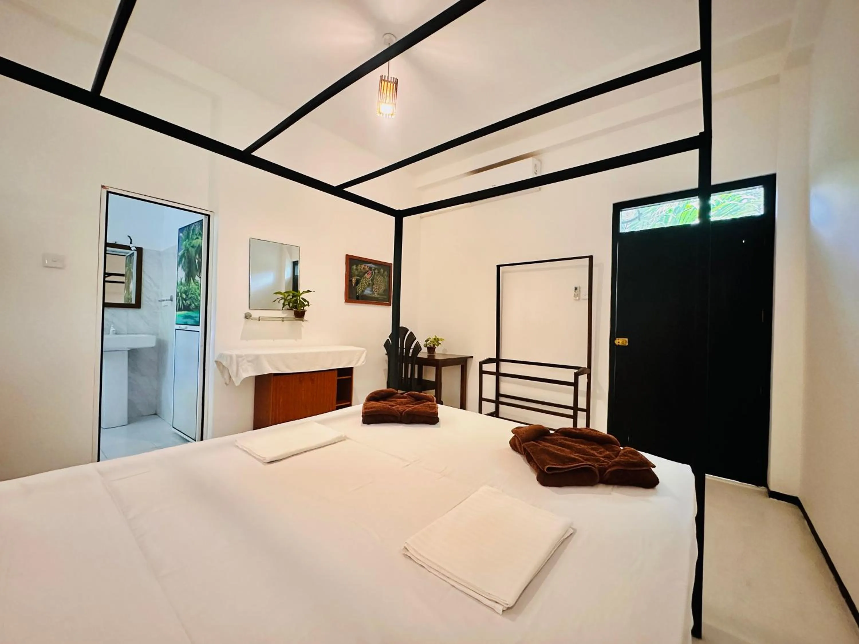 Bed in Rekawa Turtle Gate Hotel