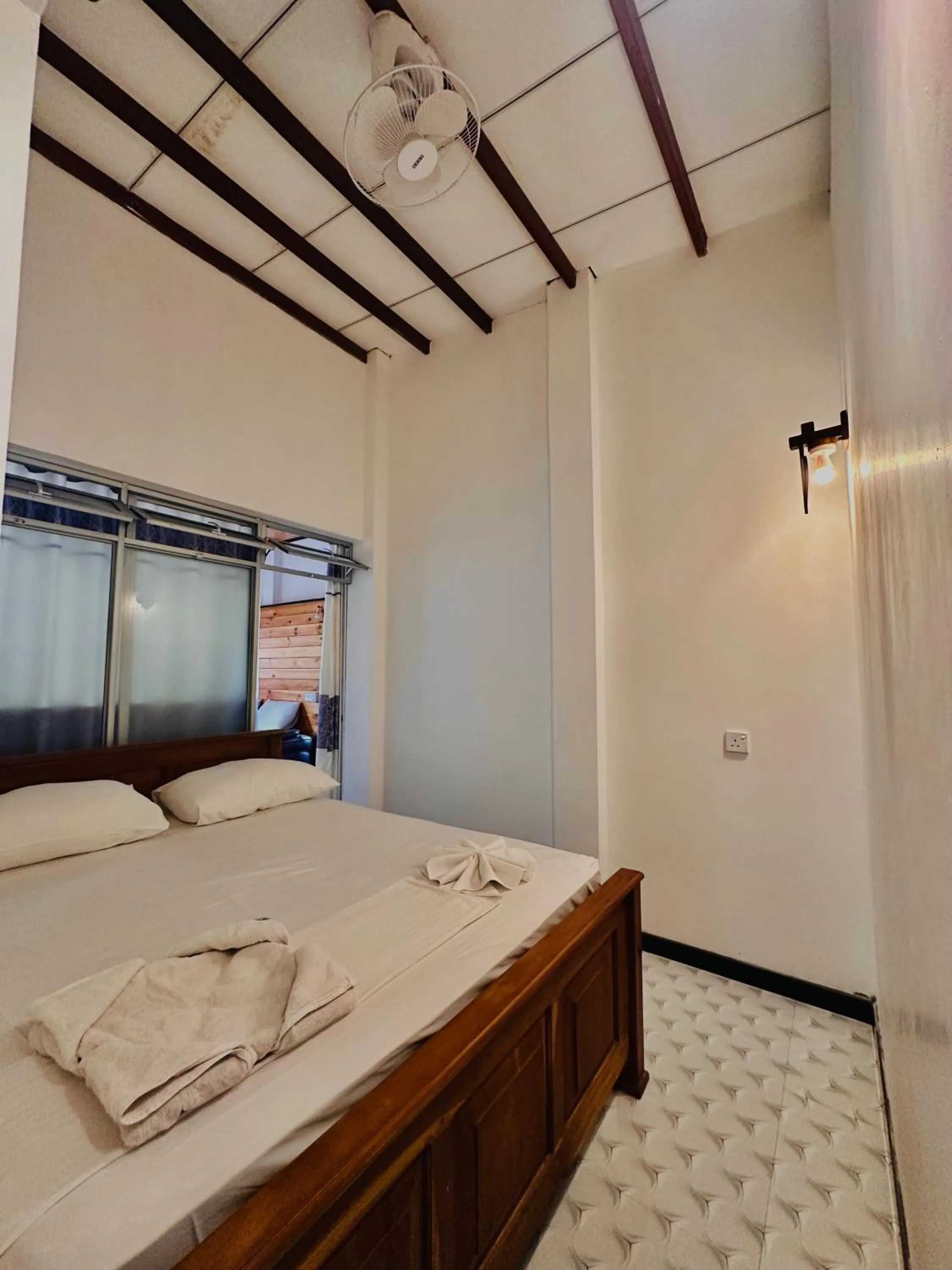 Bed in Rekawa Turtle Gate Hotel