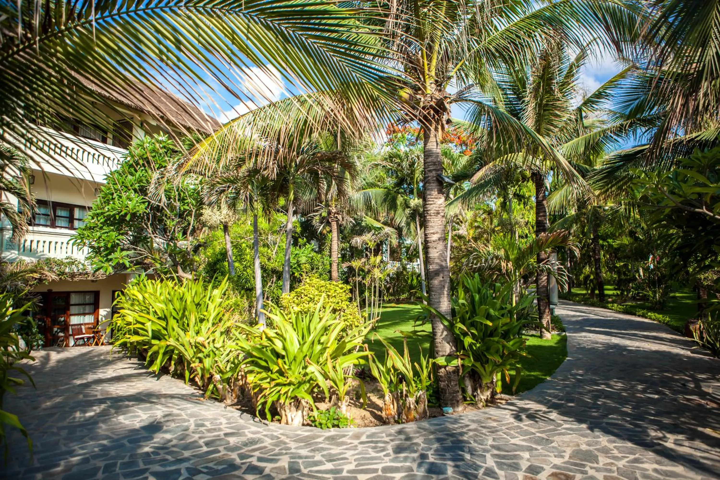 Garden in Allezboo Beach Resort & Spa