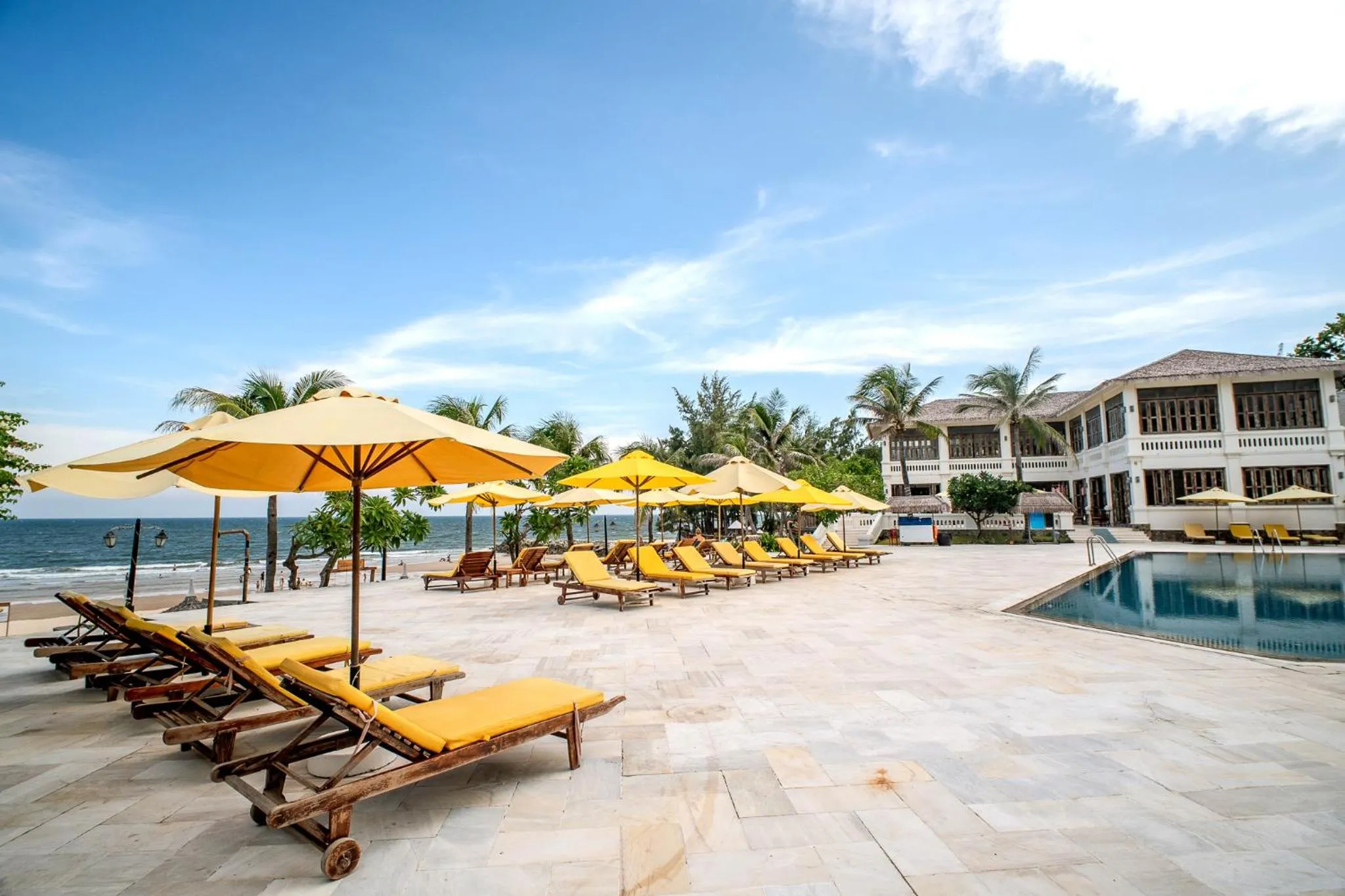 Swimming pool in Allezboo Beach Resort & Spa