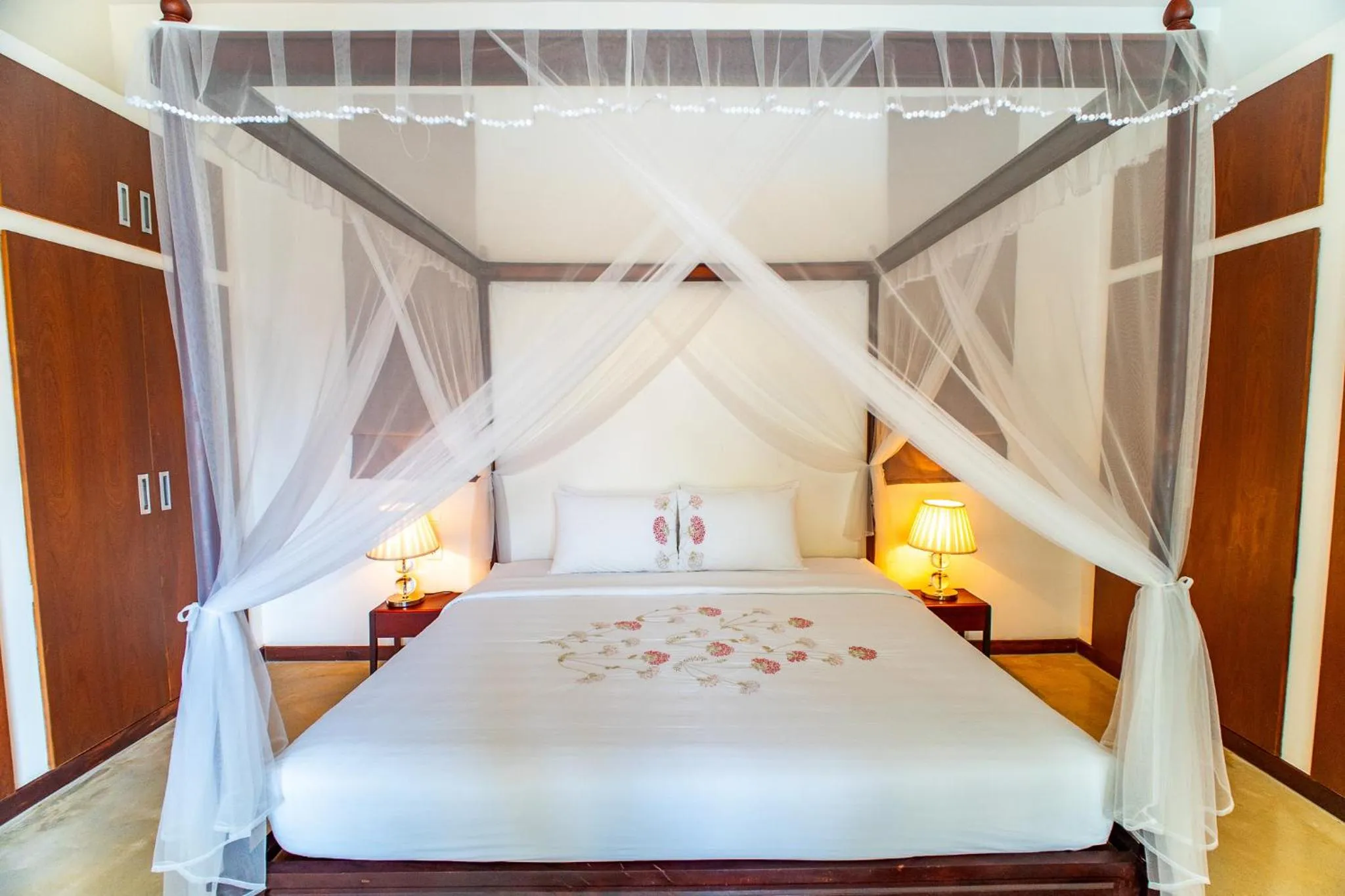 Property building, Bed in Allezboo Beach Resort & Spa
