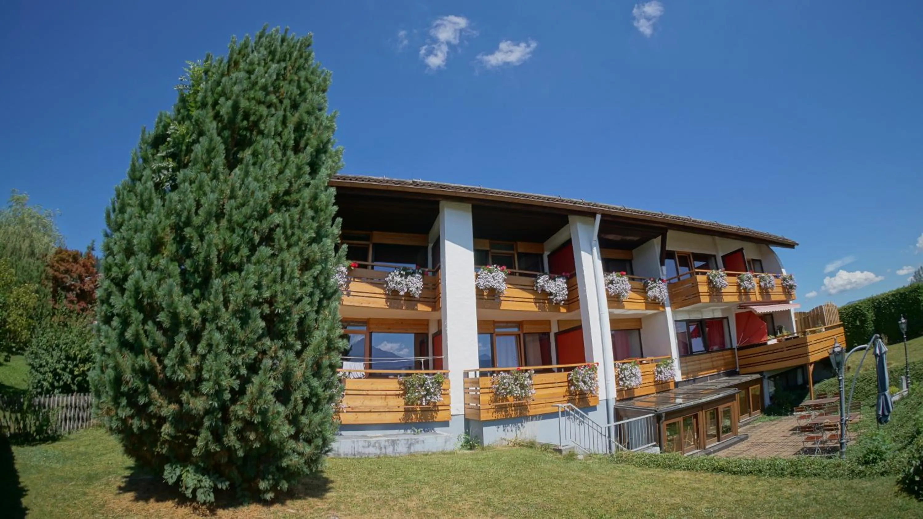Garden in Hotel Alpenglühn