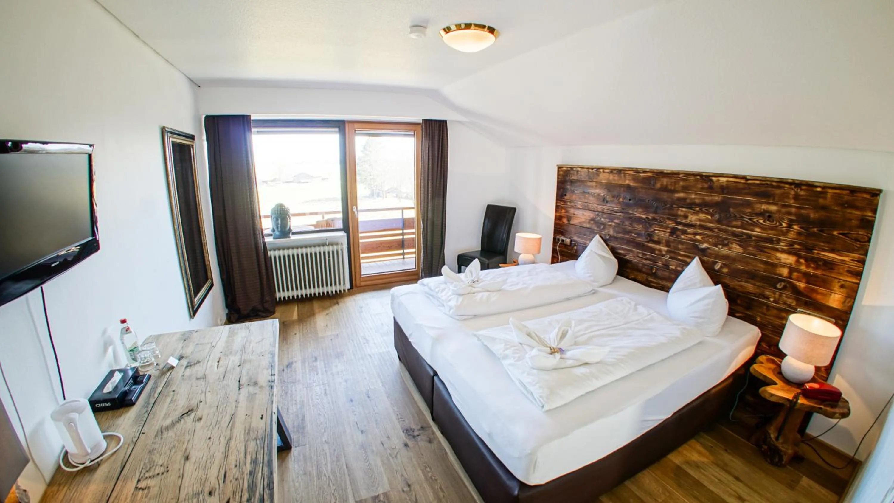 Photo of the whole room, Bed in Hotel Alpenglühn