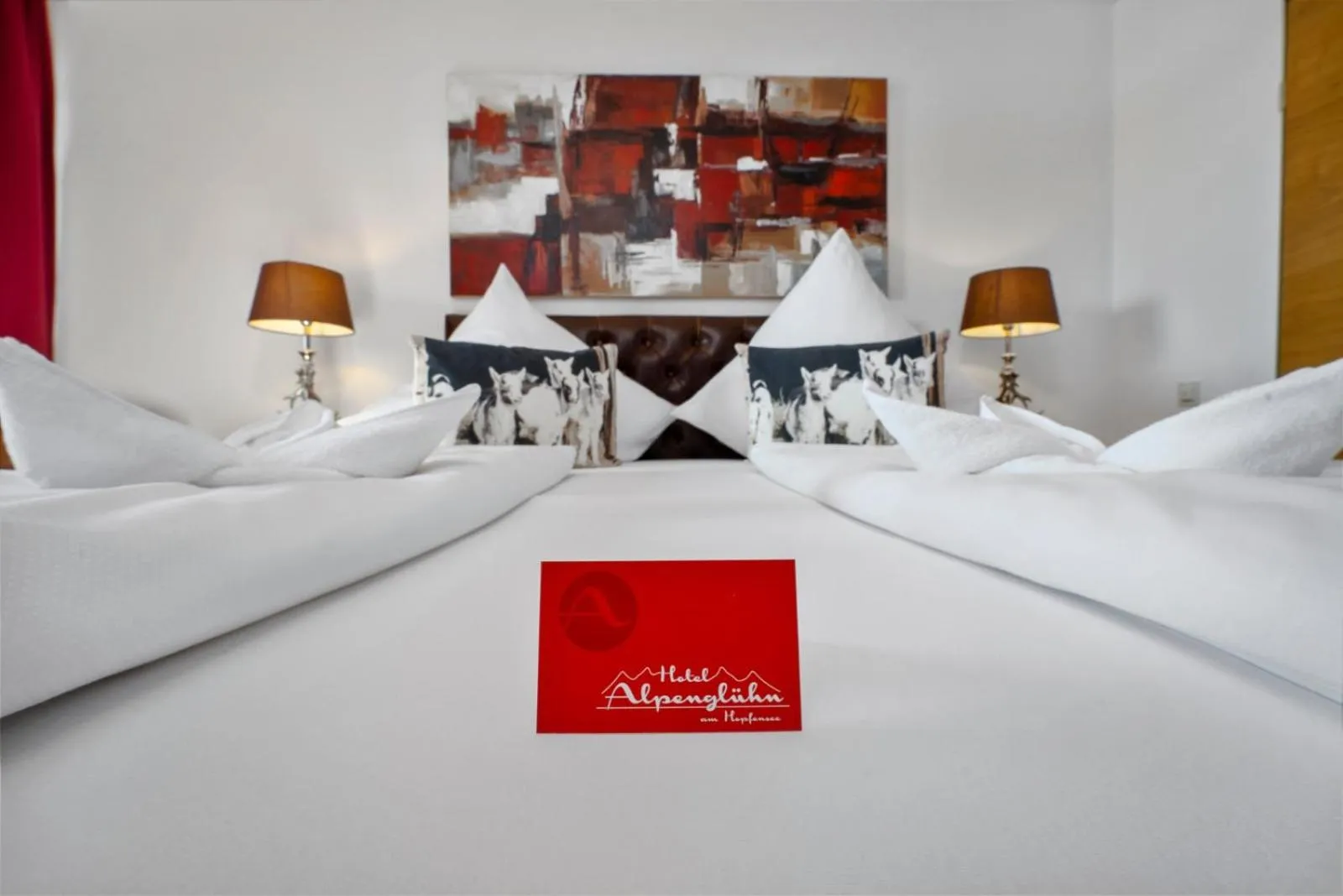 Bed in Hotel Alpenglühn