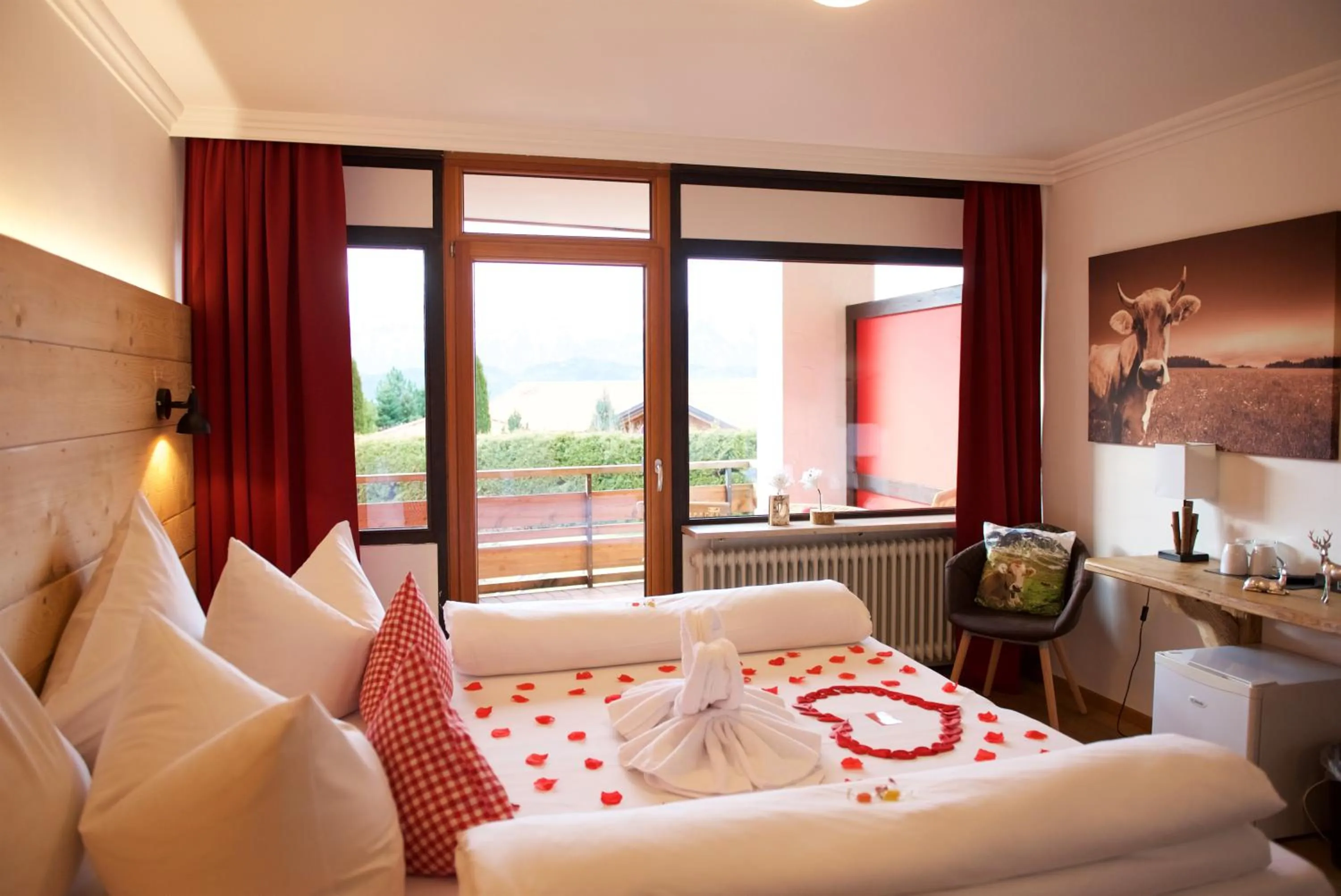 Photo of the whole room, Bed in Hotel Alpenglühn