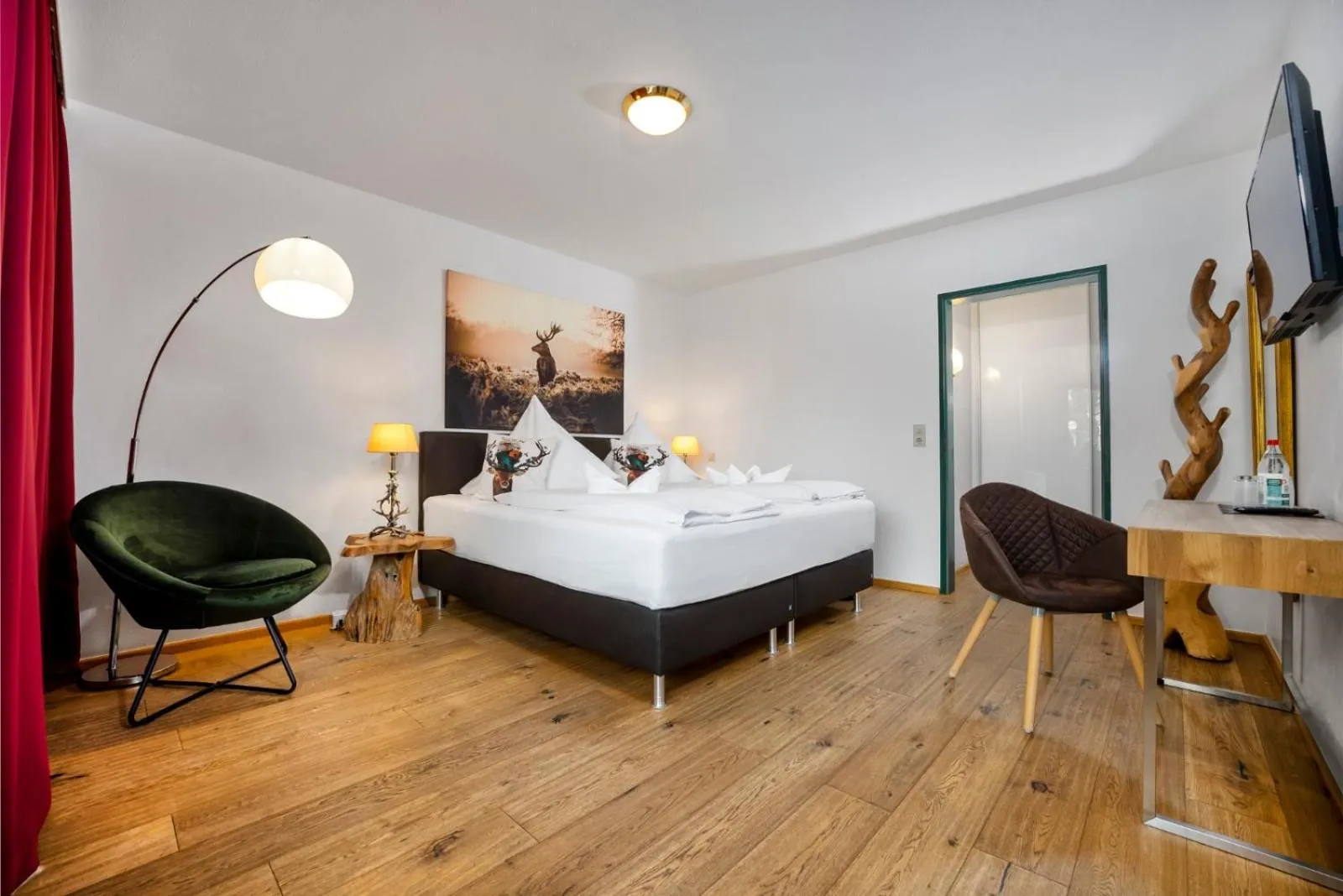 Photo of the whole room, Bed in Hotel Alpenglühn