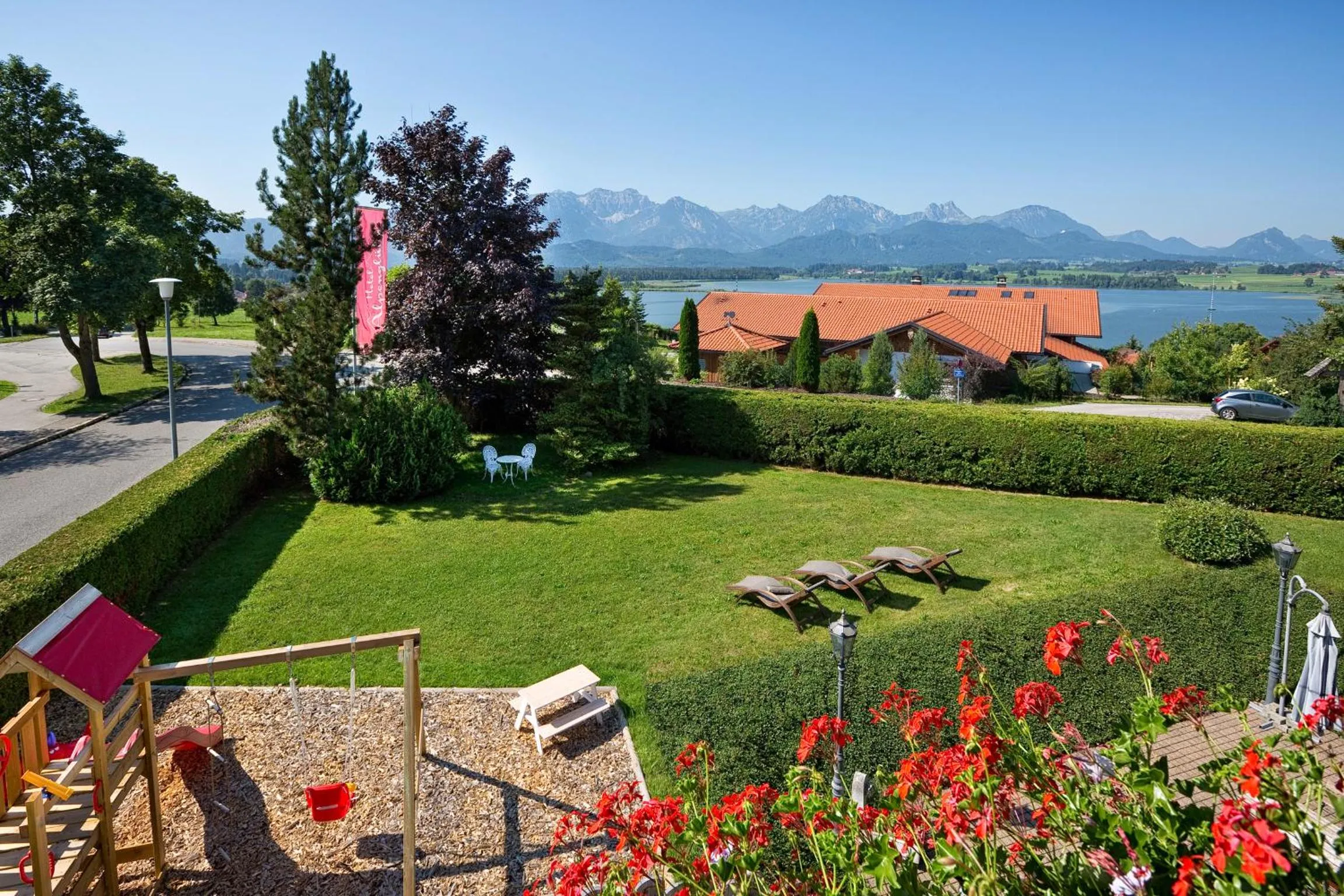 Garden view in Hotel Alpenglühn