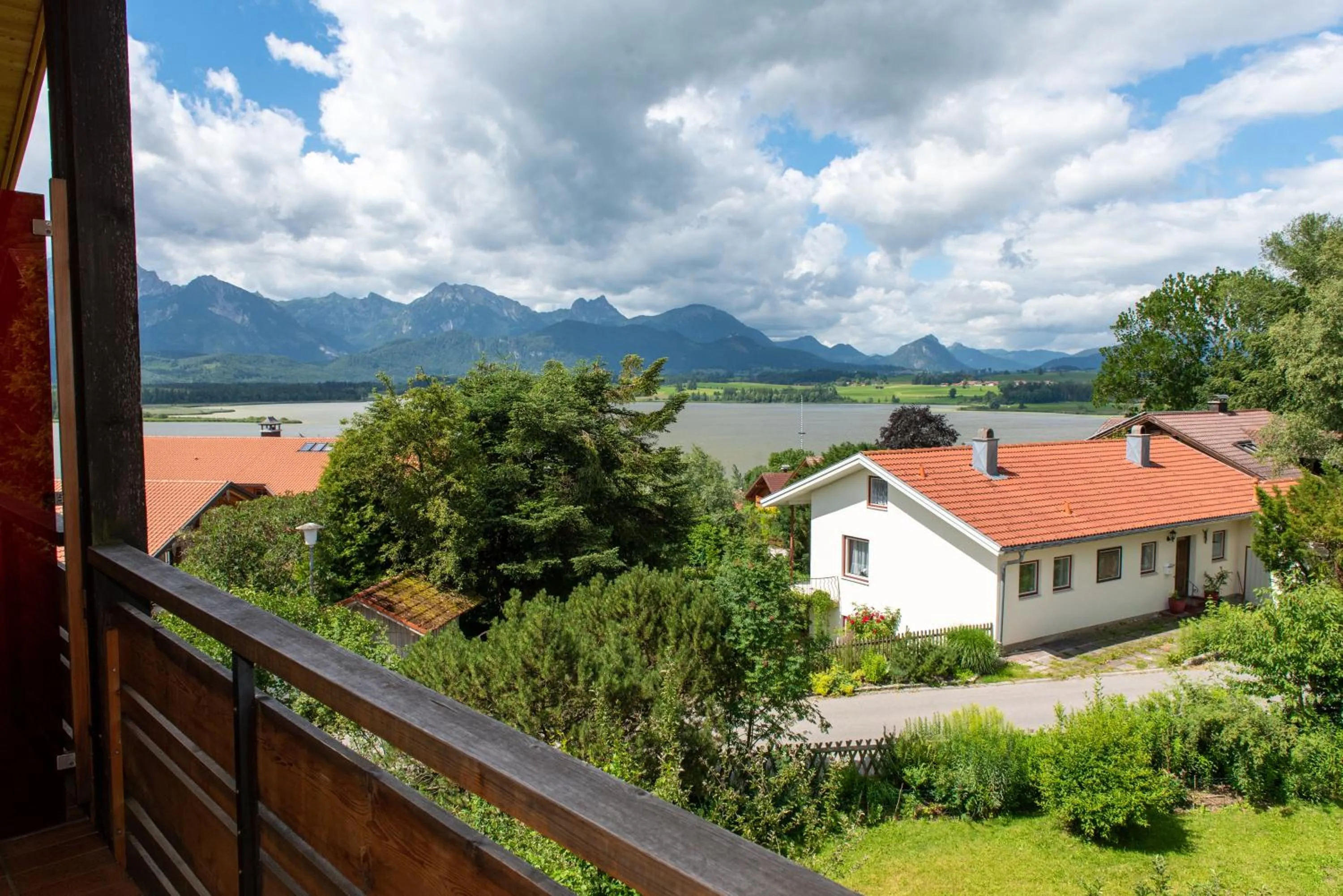 Lake view in Hotel Alpenglühn