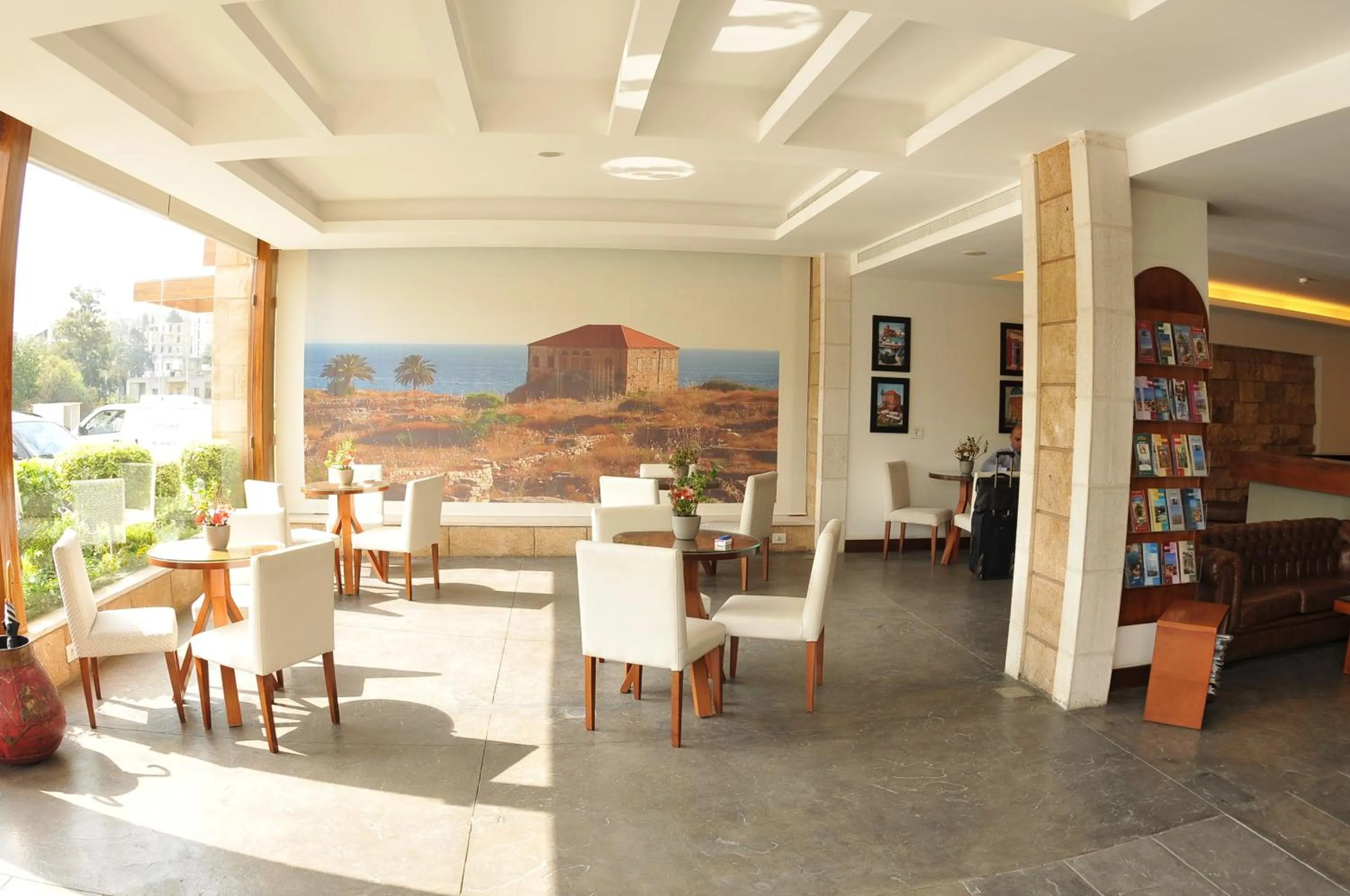Restaurant/places to eat in Monoberge Hotel