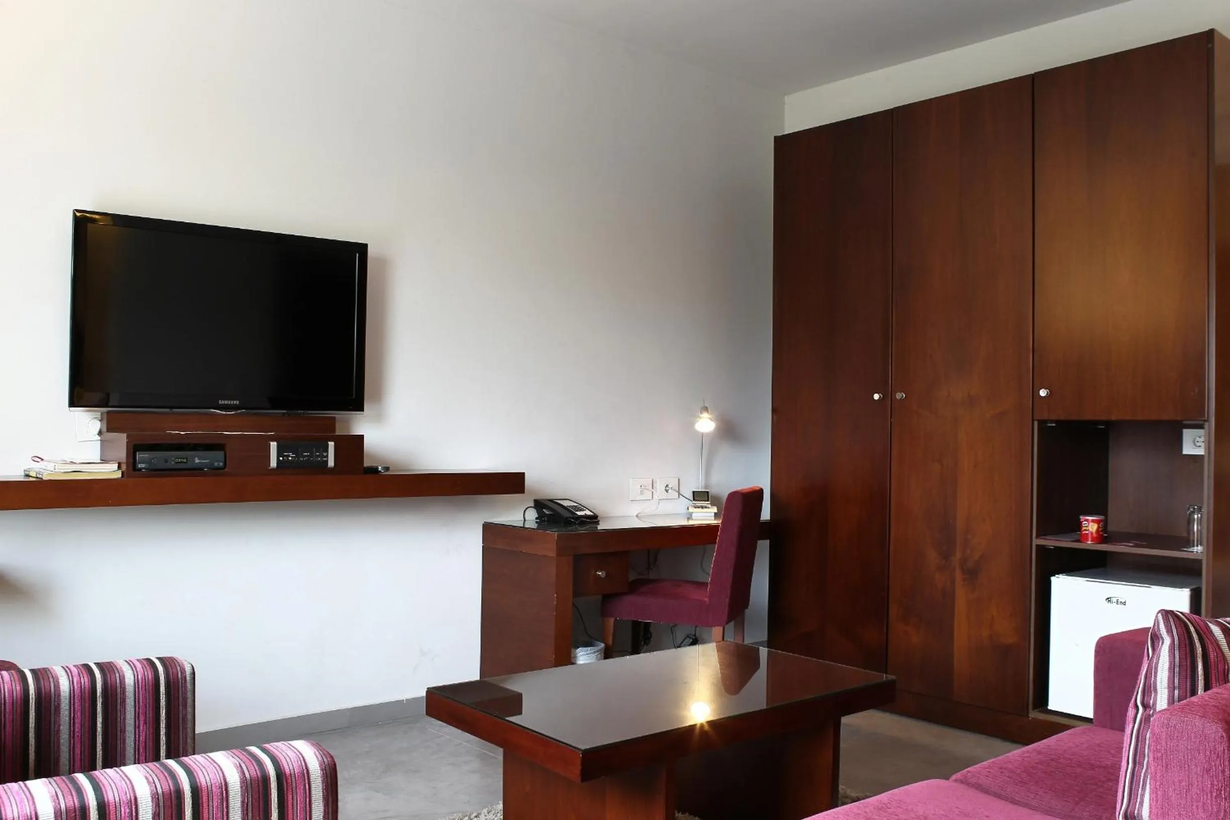 TV and multimedia in Monoberge Hotel