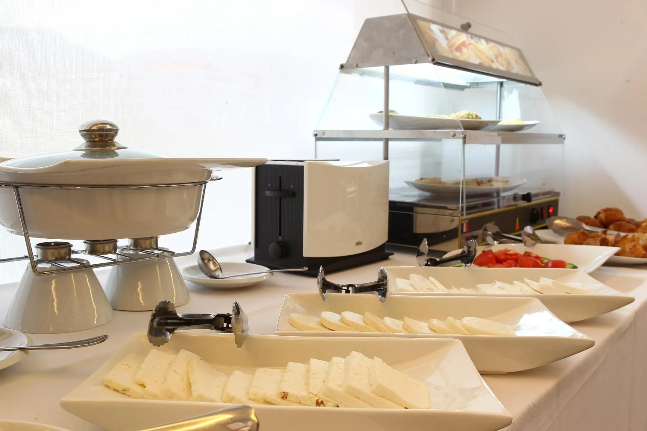 Restaurant/places to eat in Monoberge Hotel