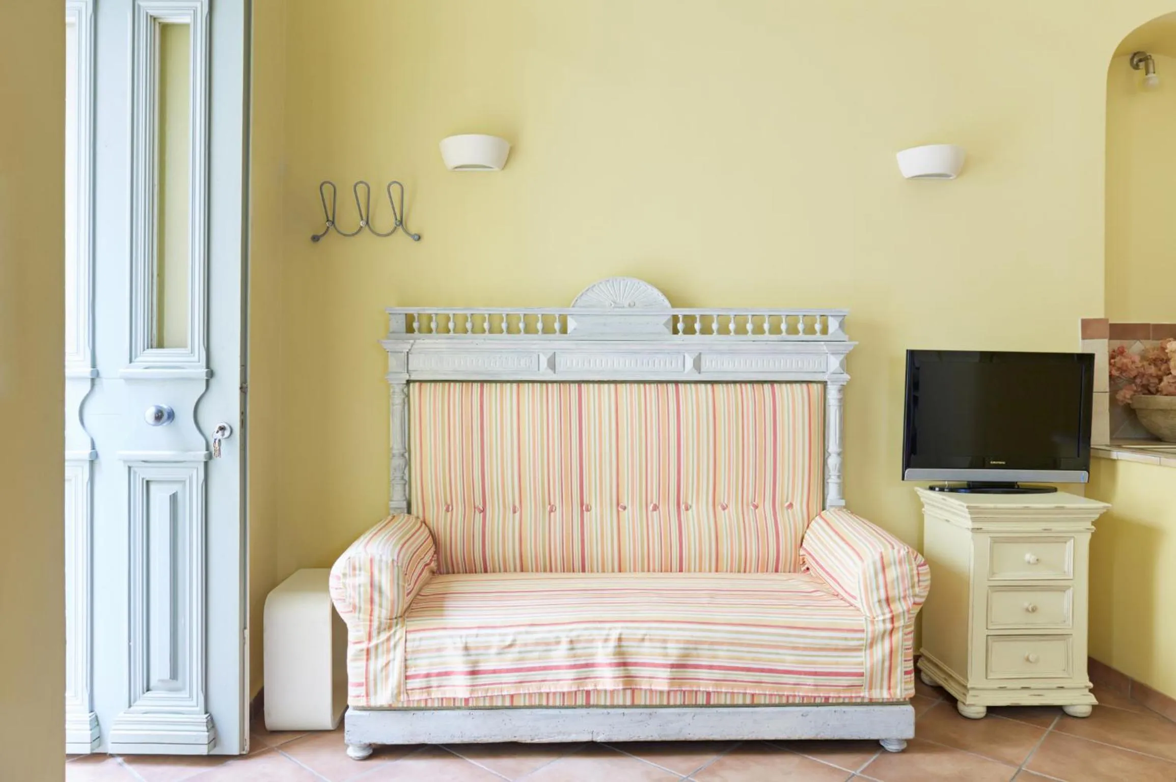 Seating area, Bed in Guesthouse Lila