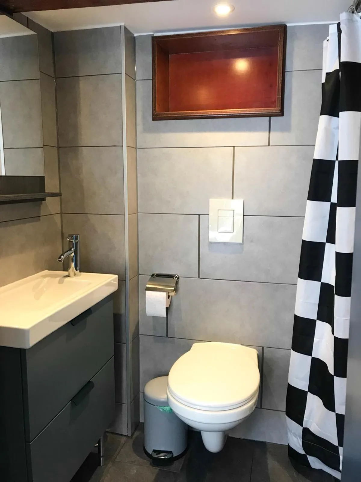 Toilet in Urban Vibes Guesthouse