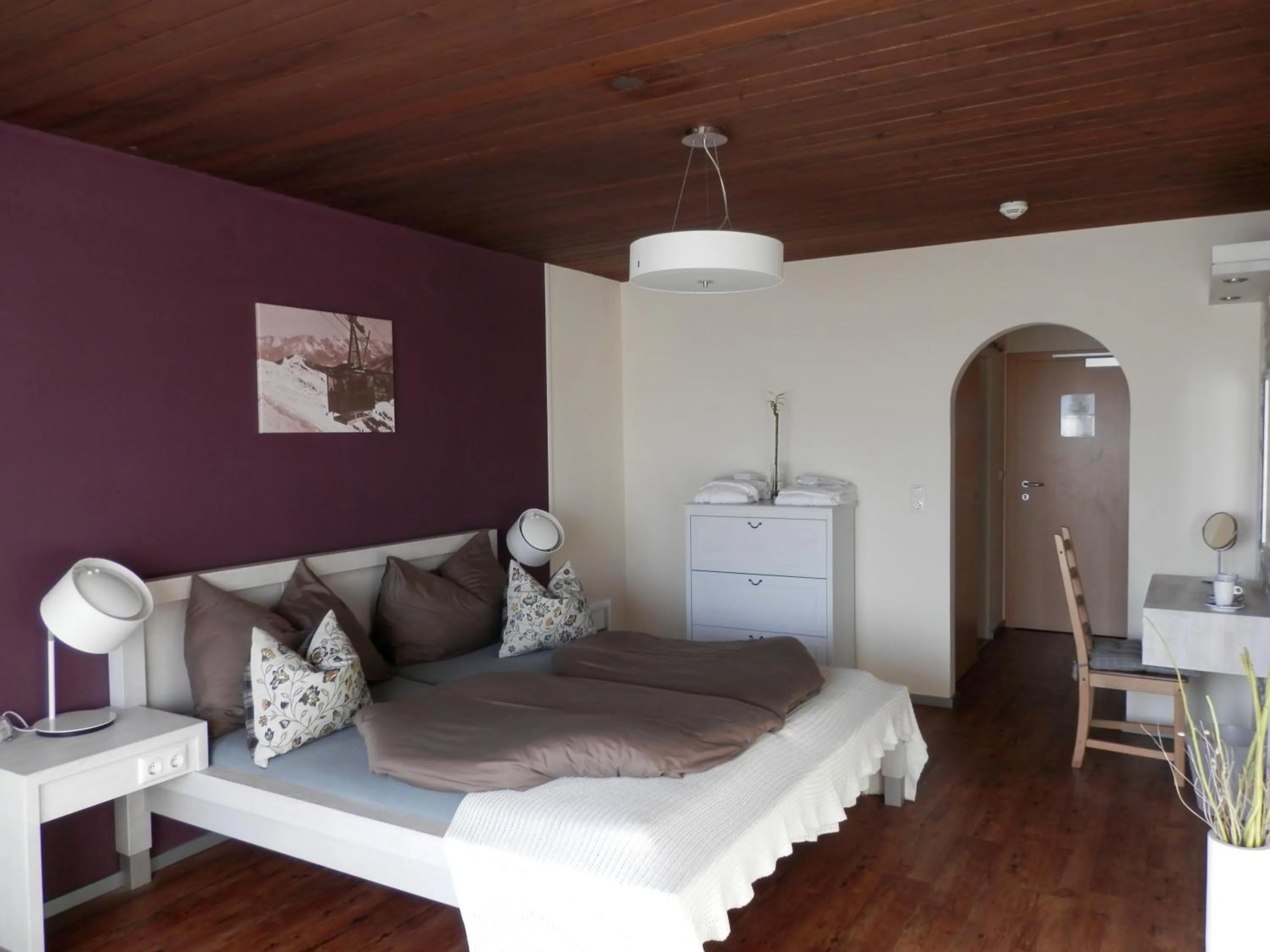 Bed in Dahoam by Sarina - Rooms & Suites