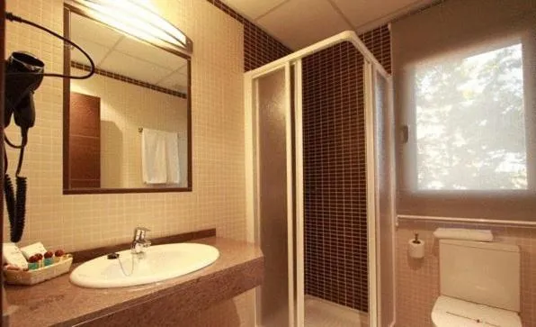 Bathroom in Hostal Avenida Barajas