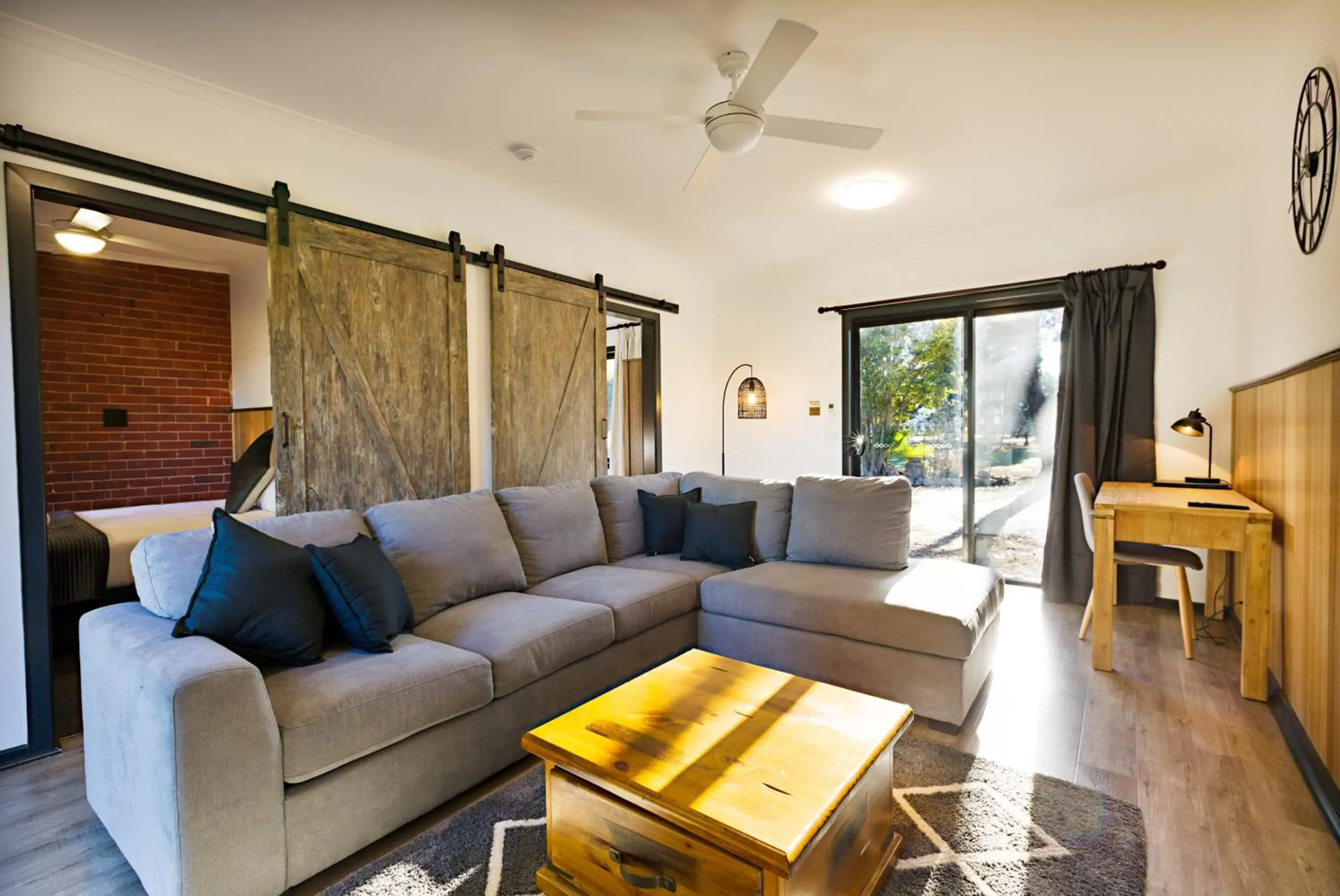 Two-Bedroom Apartment with Sofa Bed in Gardenview Two-Bedroom Apartment with Sofa Bed in Gardenview