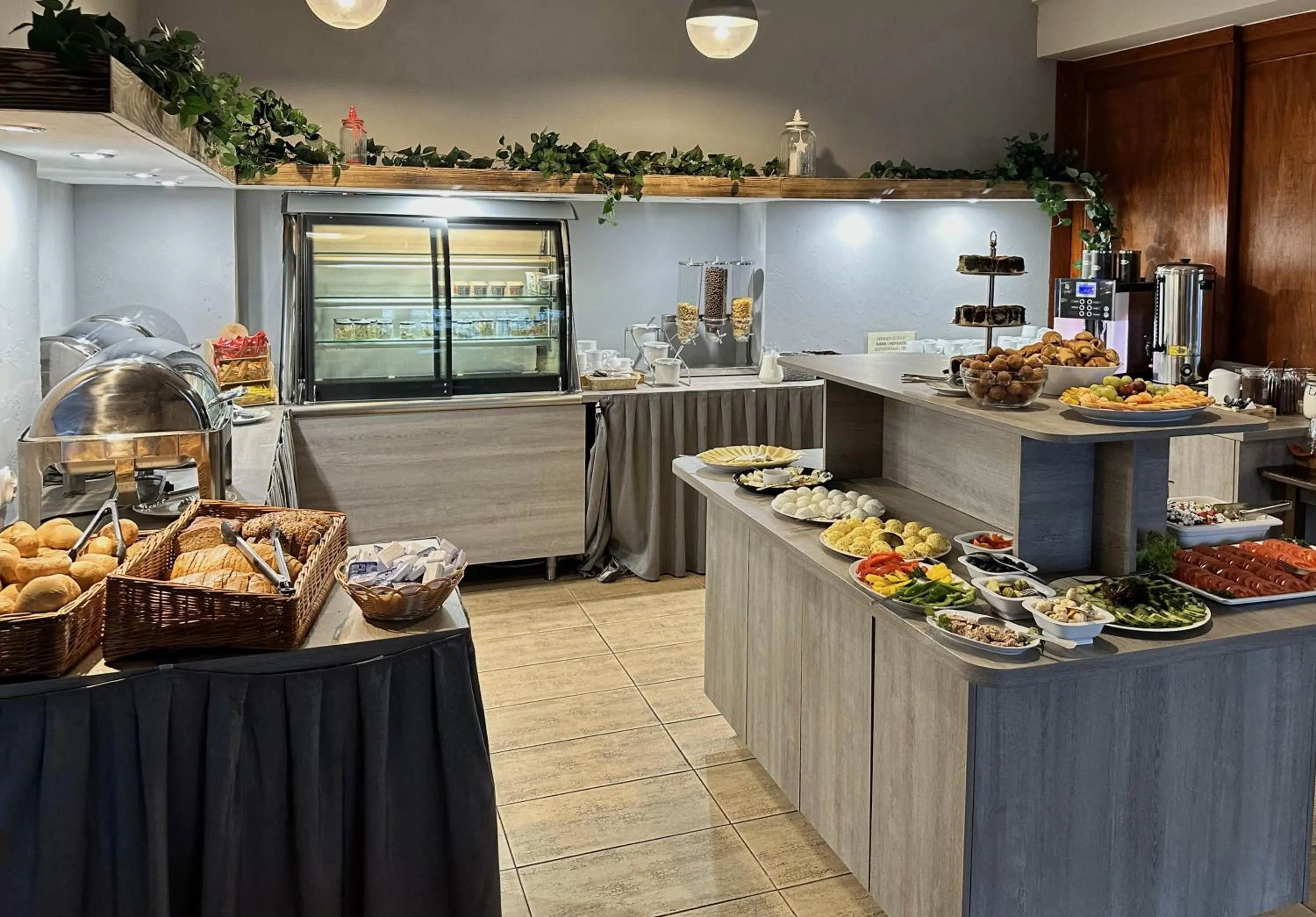 Restaurant/places to eat in Tarasy Wang