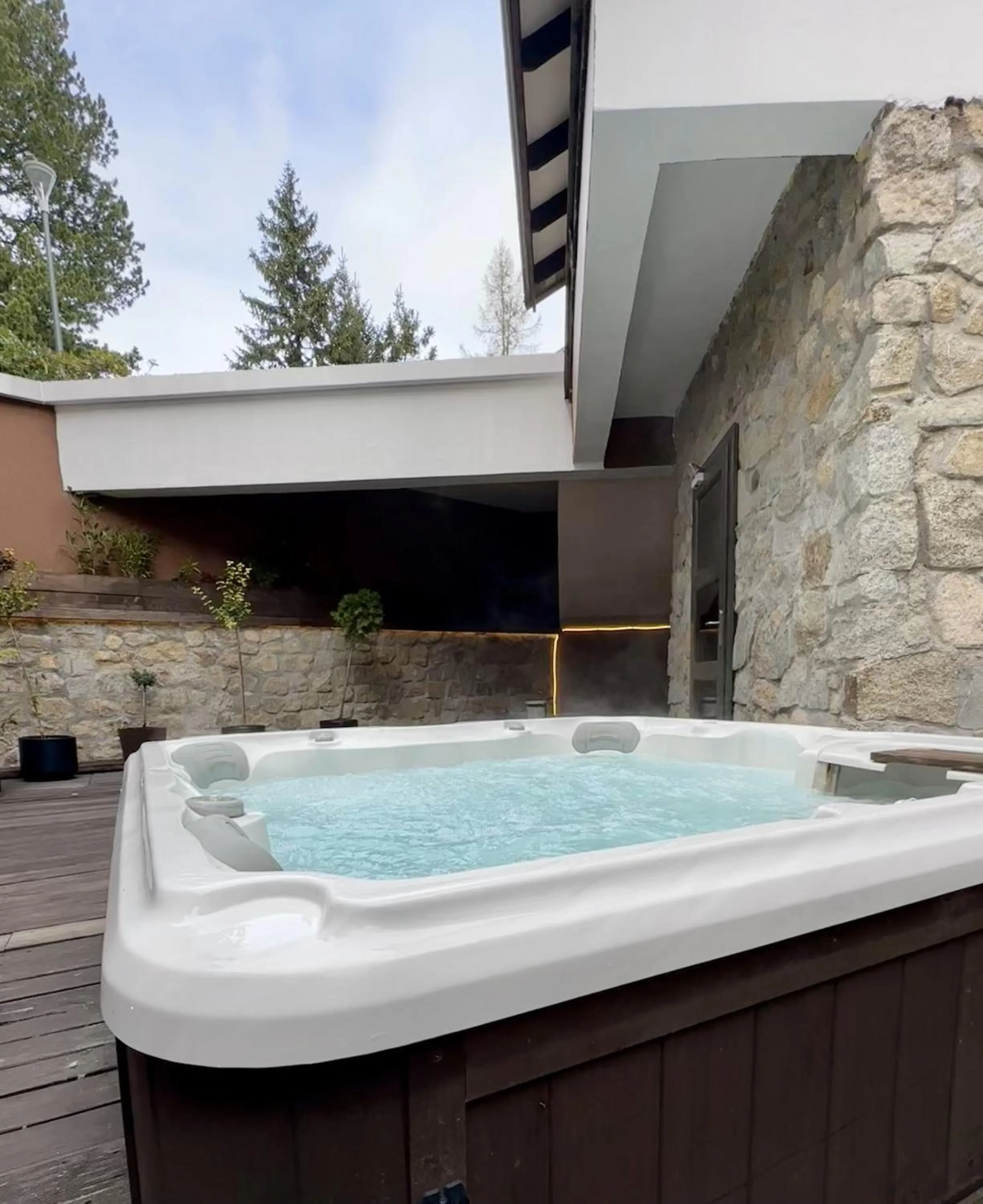 Hot Tub in Tarasy Wang