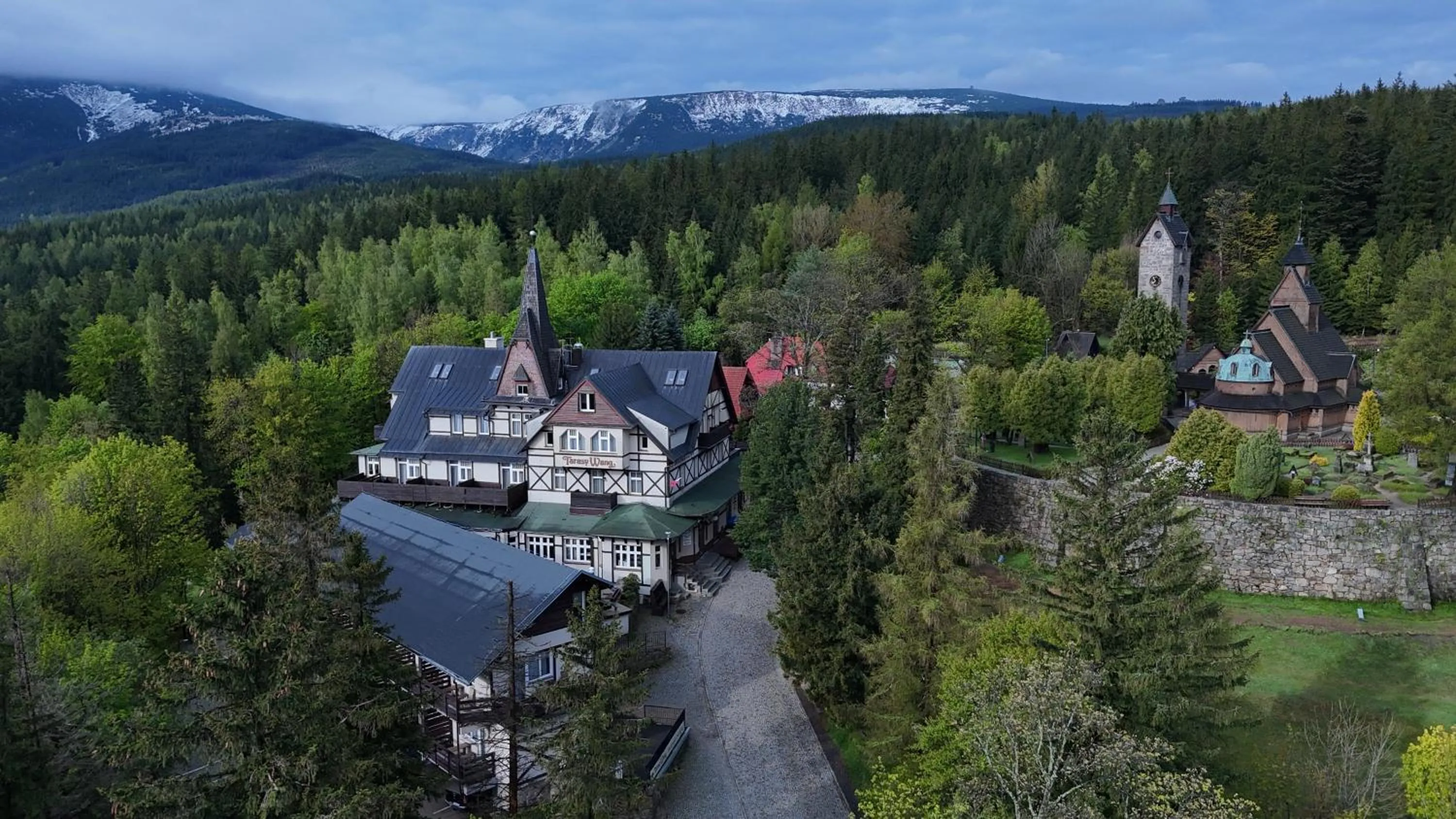 Property building in Tarasy Wang