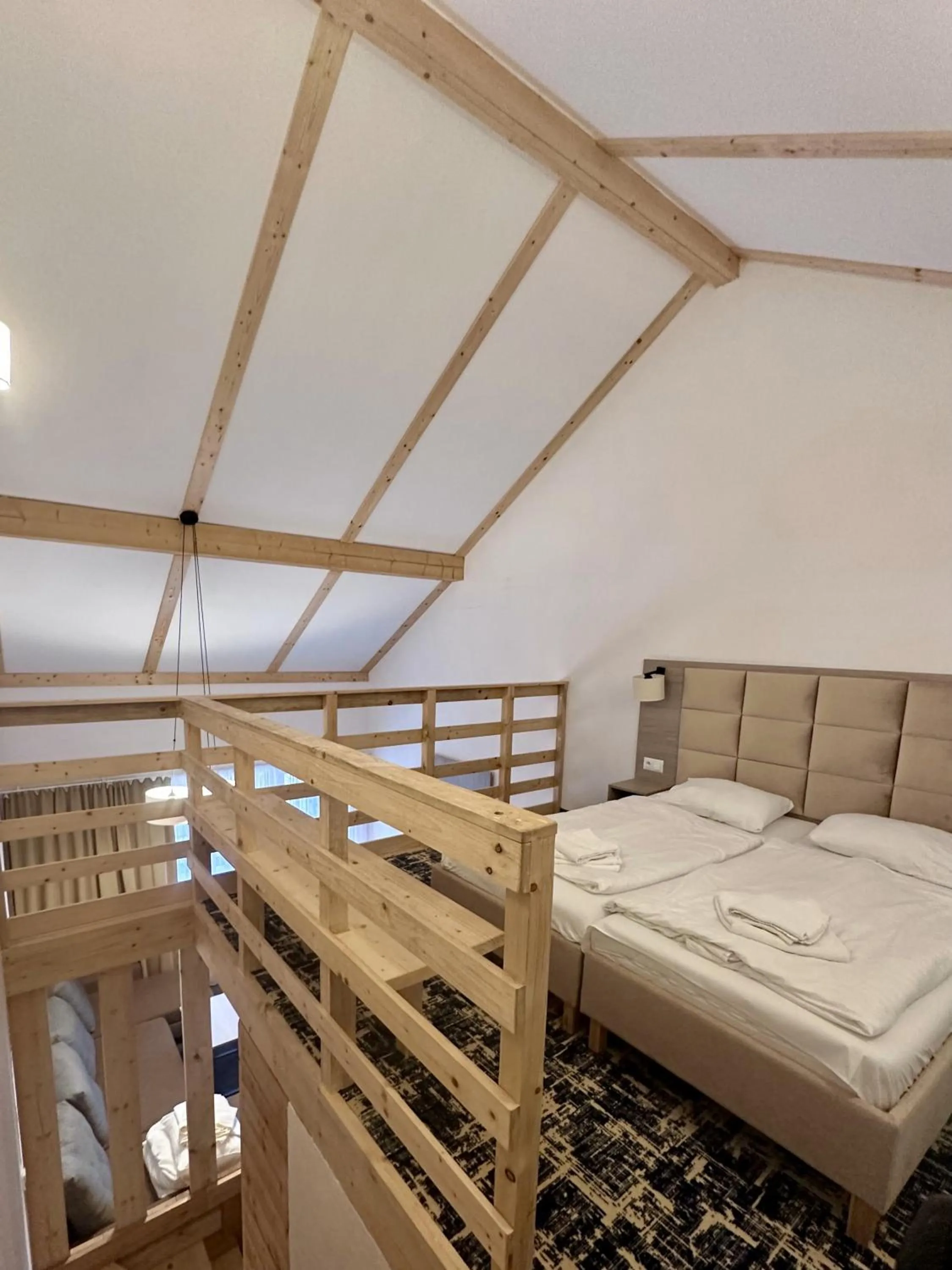 Photo of the whole room, Bed in Tarasy Wang