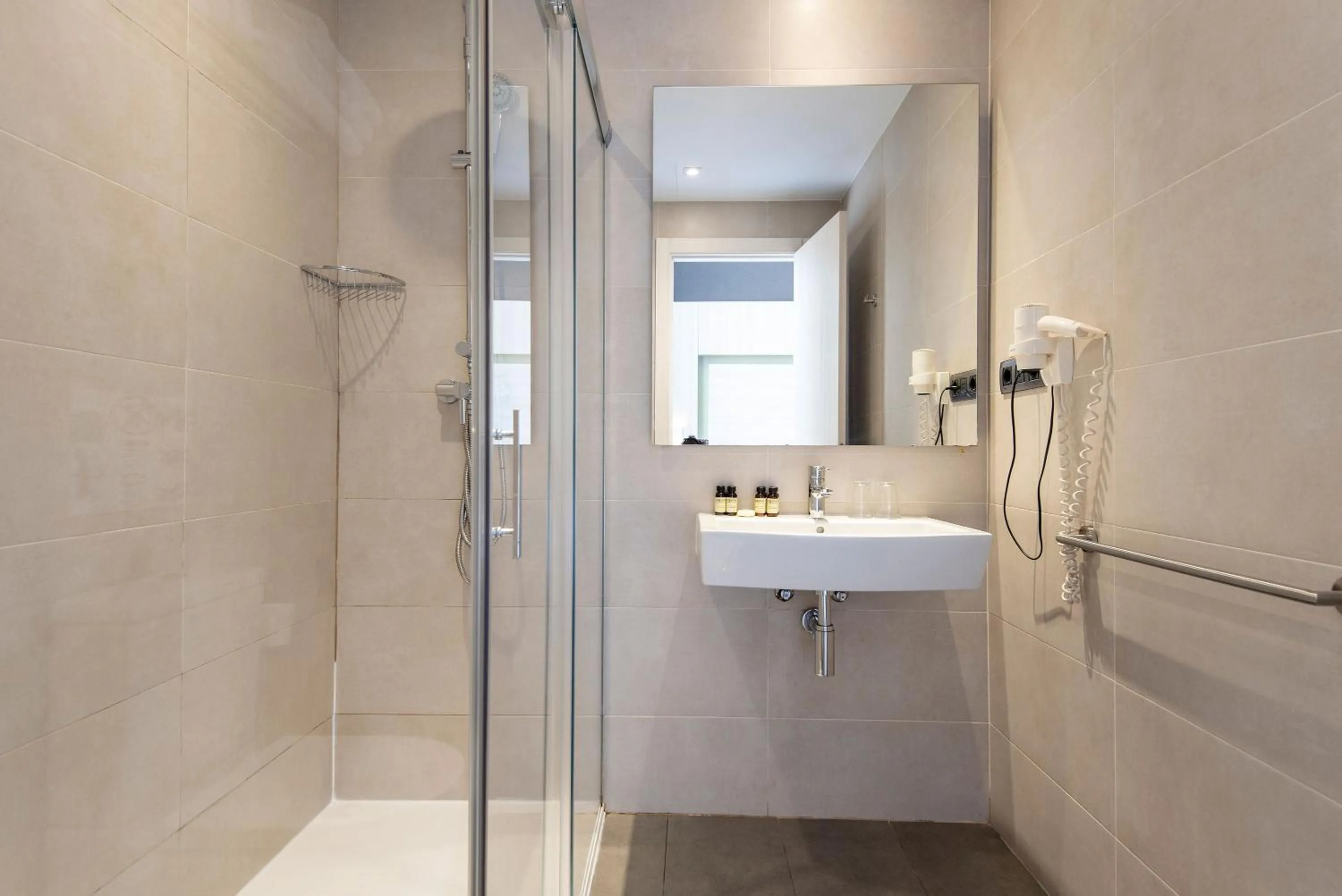 Bathroom in Plaza Goya Rooms