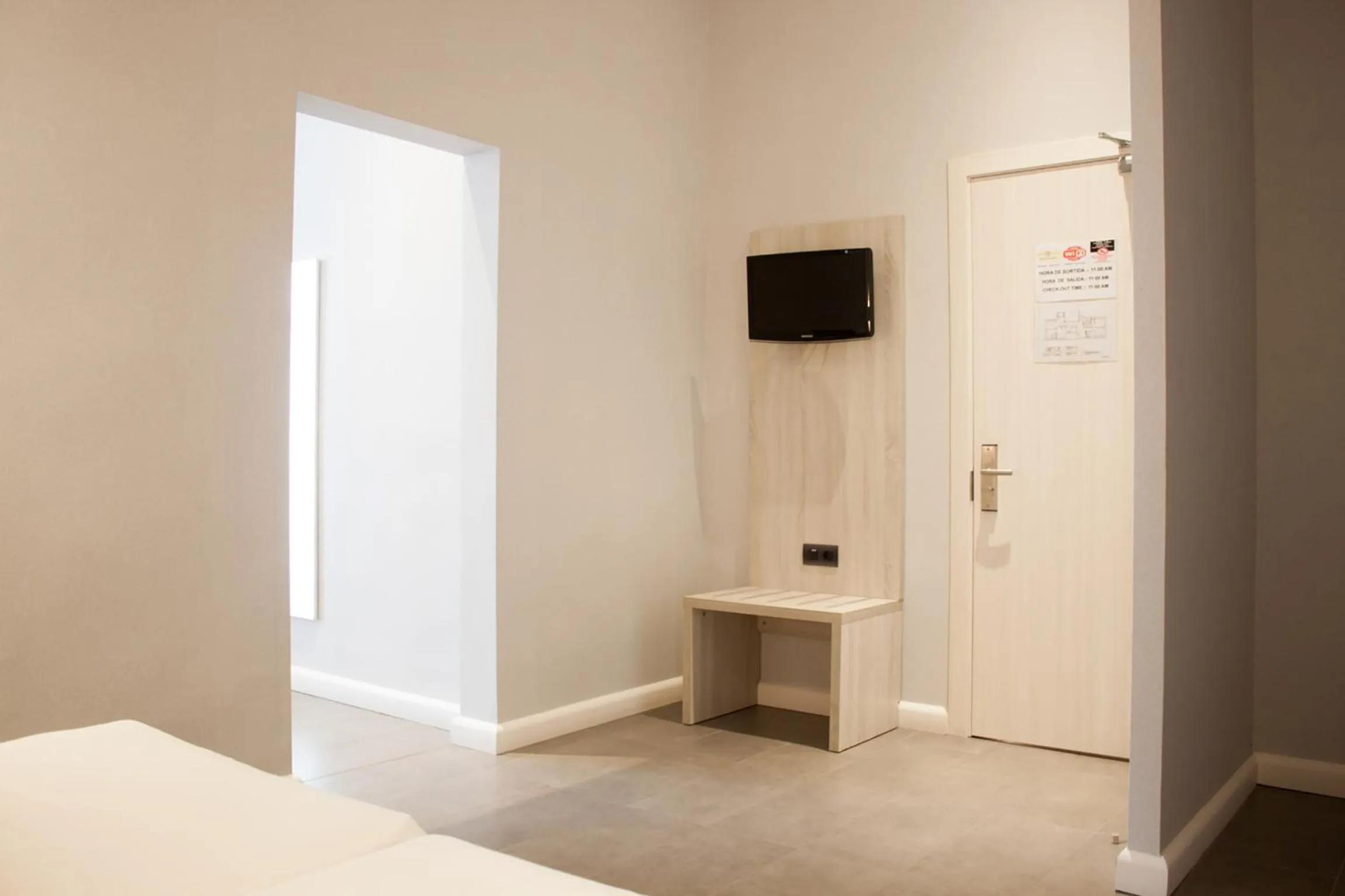 Decorative detail, Bed in Plaza Goya Rooms