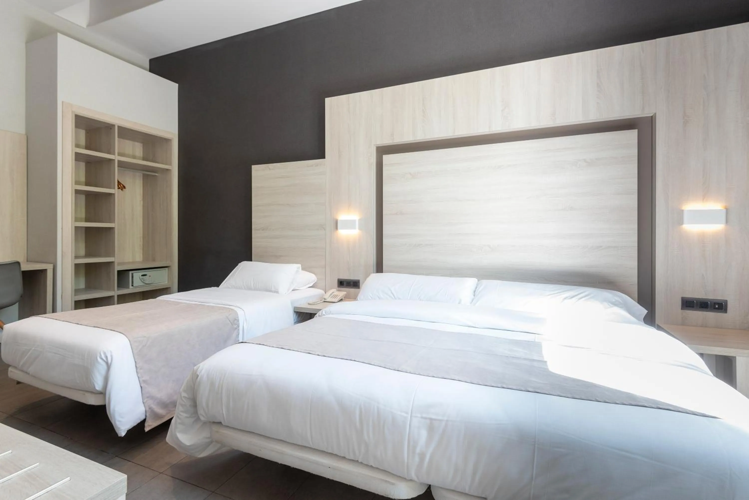 Decorative detail, Bed in Plaza Goya Rooms