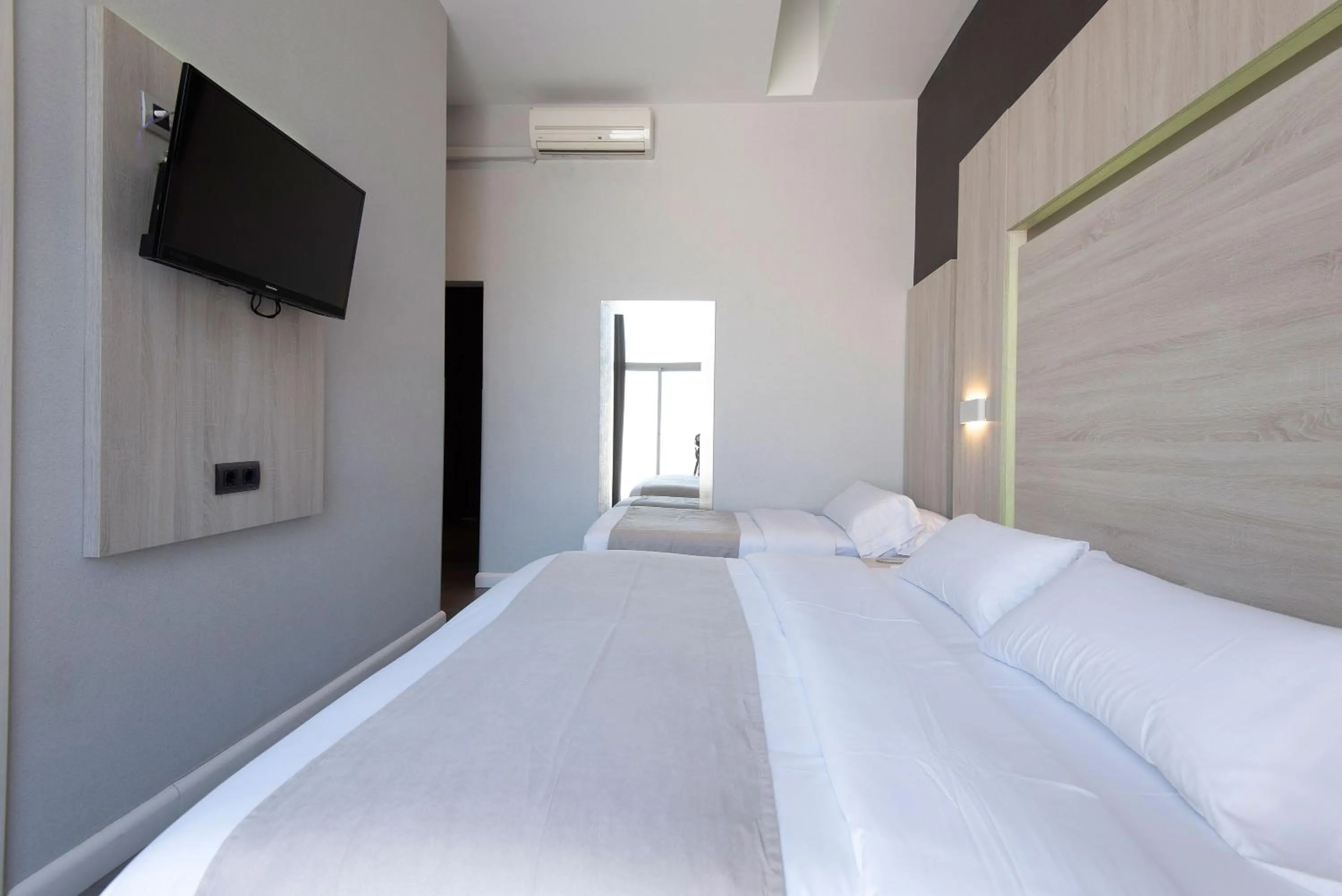 Communal lounge/ TV room, Bed in Plaza Goya Rooms